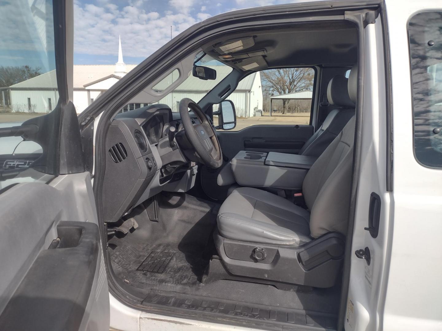 2014 White /Gray Ford F-250 SD (1FT7X2A65EE) with an 6.2L V8 OHV 16V engine, 6-Speed Automatic transmission, located at 17760 Hwy 62, Morris, OK, 74445, (918) 733-4887, 35.609104, -95.877060 - 2014 FORD F250 2WD SUPER DUTY ***CLEAN TITLE*** IS A BI-FUEL SYSTEM THAT RUNS ON CNG (COMPRESSED NATURAL GAS) OR GASOLINE. THIS TRUCK HAS A 6.2L V8 ENGINE, FEATURES LEATHER MANUAL SEAT, MANUAL WINDOWS, MANUAL LOCKS, MANUAL MIRRORS, AM FM RADIO, CRUISE CONTROL, TRACTION CONTROL, TRAILER HITCH, AND S - Photo#8