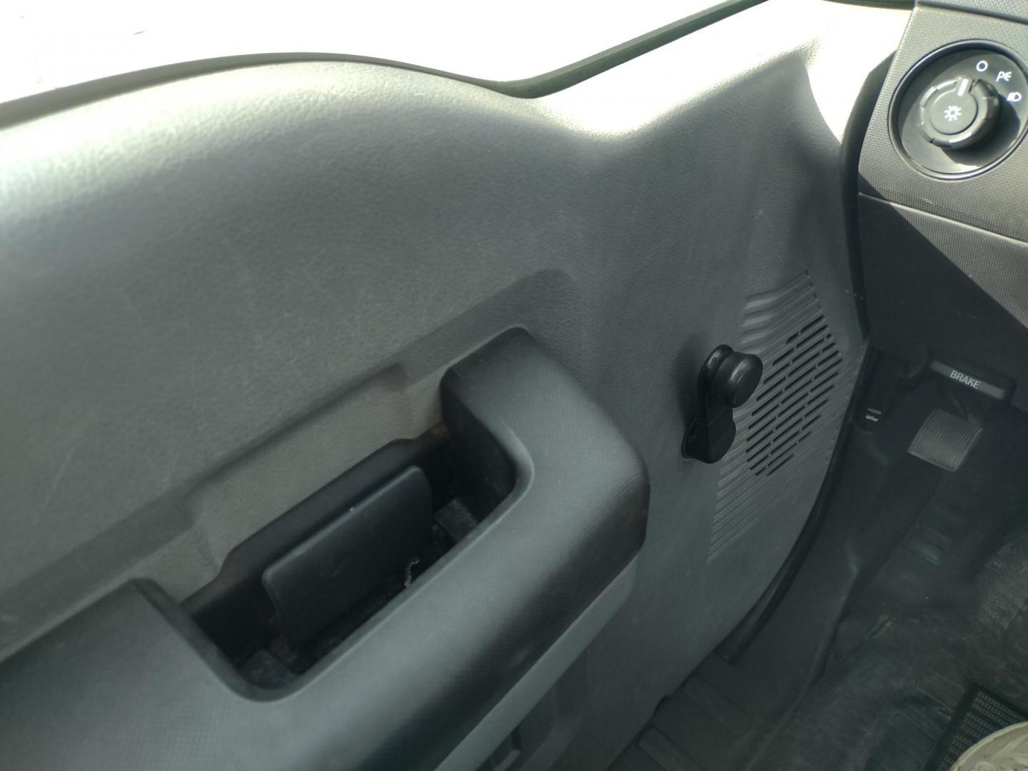 2014 White /Gray Ford F-250 SD (1FT7X2A65EE) with an 6.2L V8 OHV 16V engine, 6-Speed Automatic transmission, located at 17760 Hwy 62, Morris, OK, 74445, (918) 733-4887, 35.609104, -95.877060 - 2014 FORD F250 2WD SUPER DUTY ***CLEAN TITLE*** IS A BI-FUEL SYSTEM THAT RUNS ON CNG (COMPRESSED NATURAL GAS) OR GASOLINE. THIS TRUCK HAS A 6.2L V8 ENGINE, FEATURES LEATHER MANUAL SEAT, MANUAL WINDOWS, MANUAL LOCKS, MANUAL MIRRORS, AM FM RADIO, CRUISE CONTROL, TRACTION CONTROL, TRAILER HITCH, AND S - Photo#9