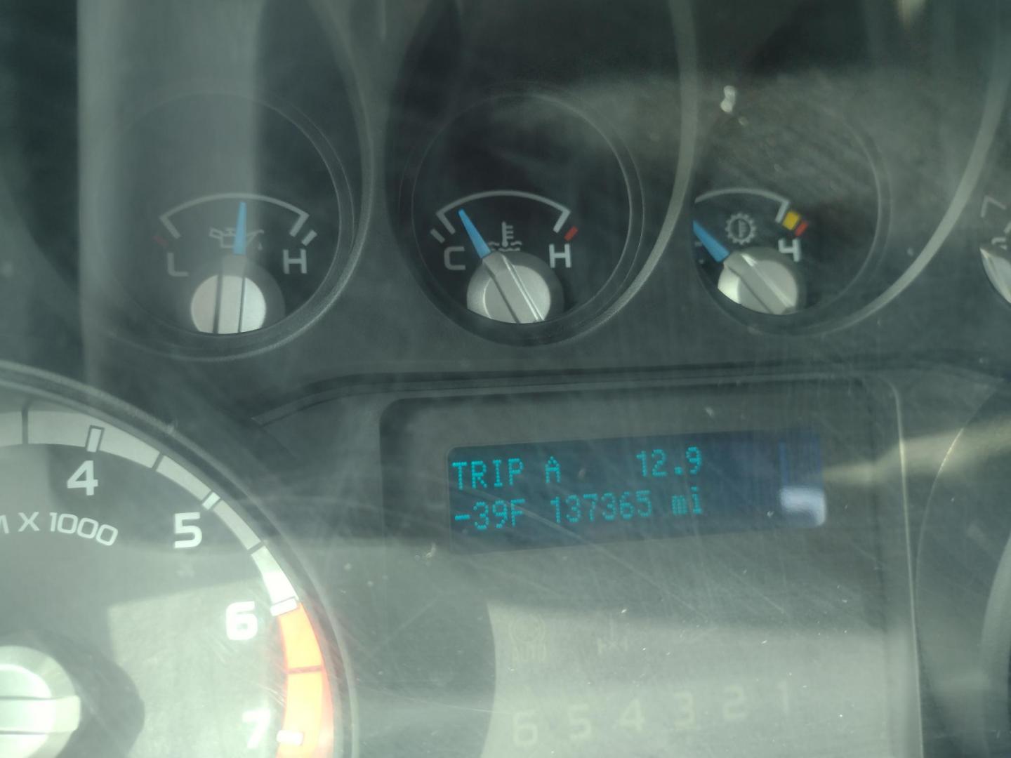 2014 White /Gray Ford F-250 SD (1FT7X2A65EE) with an 6.2L V8 OHV 16V engine, 6-Speed Automatic transmission, located at 17760 Hwy 62, Morris, OK, 74445, (918) 733-4887, 35.609104, -95.877060 - 2014 FORD F250 2WD SUPER DUTY ***CLEAN TITLE*** IS A BI-FUEL SYSTEM THAT RUNS ON CNG (COMPRESSED NATURAL GAS) OR GASOLINE. THIS TRUCK HAS A 6.2L V8 ENGINE, FEATURES LEATHER MANUAL SEAT, MANUAL WINDOWS, MANUAL LOCKS, MANUAL MIRRORS, AM FM RADIO, CRUISE CONTROL, TRACTION CONTROL, TRAILER HITCH, AND S - Photo#10