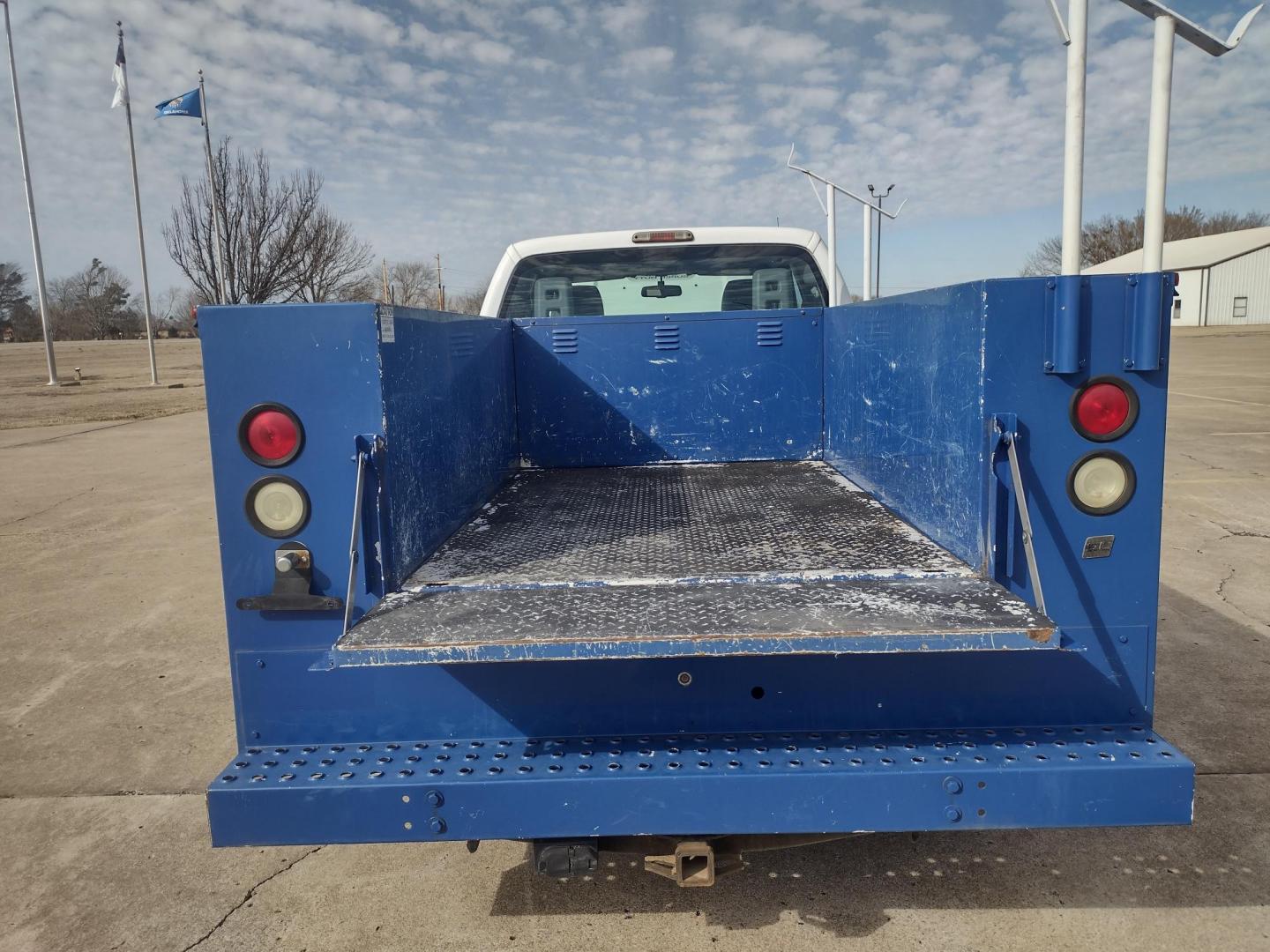 2014 White /Gray Ford F-250 SD (1FT7X2A65EE) with an 6.2L V8 OHV 16V engine, 6-Speed Automatic transmission, located at 17760 Hwy 62, Morris, OK, 74445, (918) 733-4887, 35.609104, -95.877060 - 2014 FORD F250 2WD SUPER DUTY ***CLEAN TITLE*** IS A BI-FUEL SYSTEM THAT RUNS ON CNG (COMPRESSED NATURAL GAS) OR GASOLINE. THIS TRUCK HAS A 6.2L V8 ENGINE, FEATURES LEATHER MANUAL SEAT, MANUAL WINDOWS, MANUAL LOCKS, MANUAL MIRRORS, AM FM RADIO, CRUISE CONTROL, TRACTION CONTROL, TRAILER HITCH, AND S - Photo#17