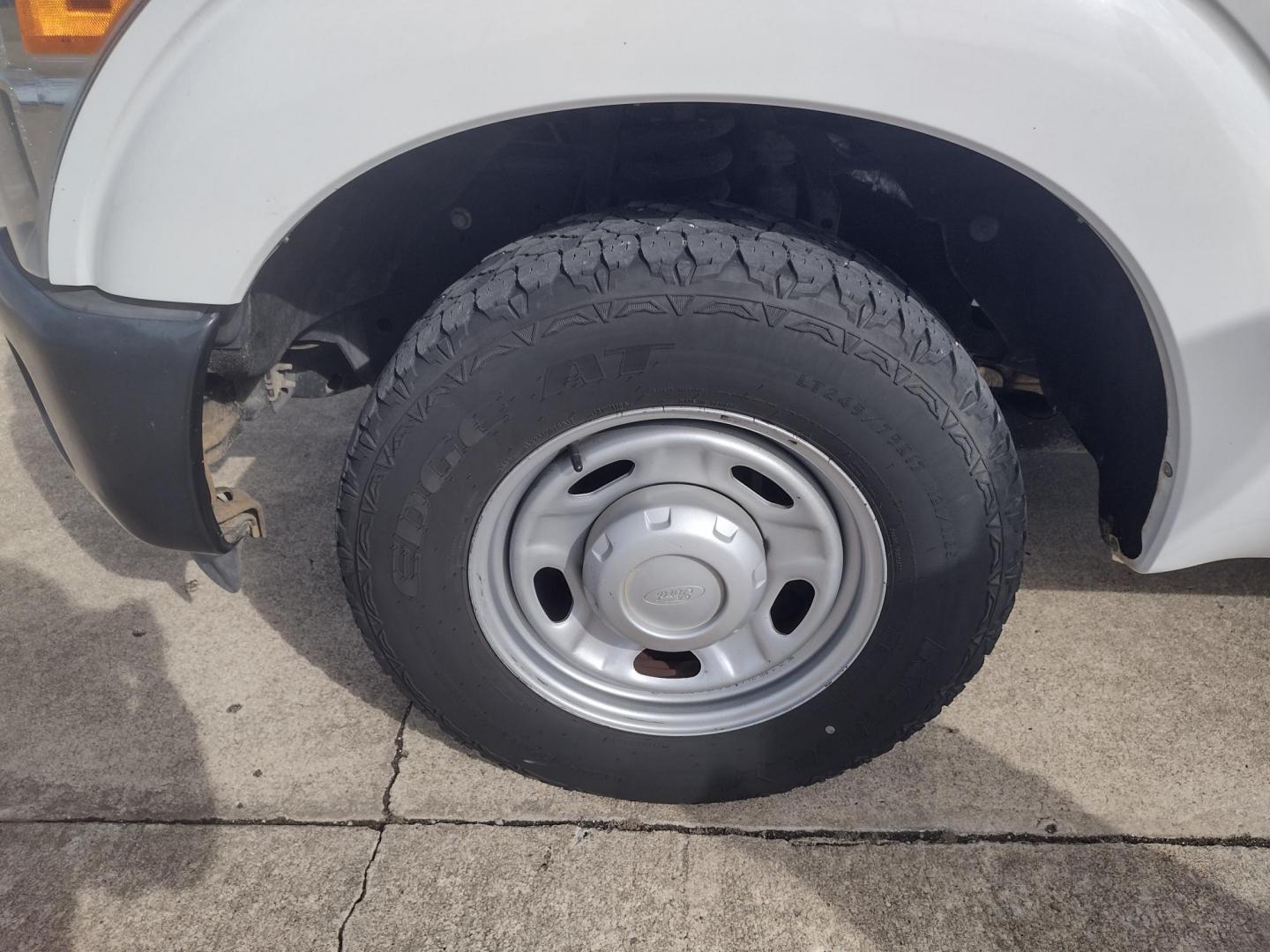 2014 White /Gray Ford F-250 SD (1FT7X2A65EE) with an 6.2L V8 OHV 16V engine, 6-Speed Automatic transmission, located at 17760 Hwy 62, Morris, OK, 74445, (918) 733-4887, 35.609104, -95.877060 - 2014 FORD F250 2WD SUPER DUTY ***CLEAN TITLE*** IS A BI-FUEL SYSTEM THAT RUNS ON CNG (COMPRESSED NATURAL GAS) OR GASOLINE. THIS TRUCK HAS A 6.2L V8 ENGINE, FEATURES LEATHER MANUAL SEAT, MANUAL WINDOWS, MANUAL LOCKS, MANUAL MIRRORS, AM FM RADIO, CRUISE CONTROL, TRACTION CONTROL, TRAILER HITCH, AND S - Photo#19