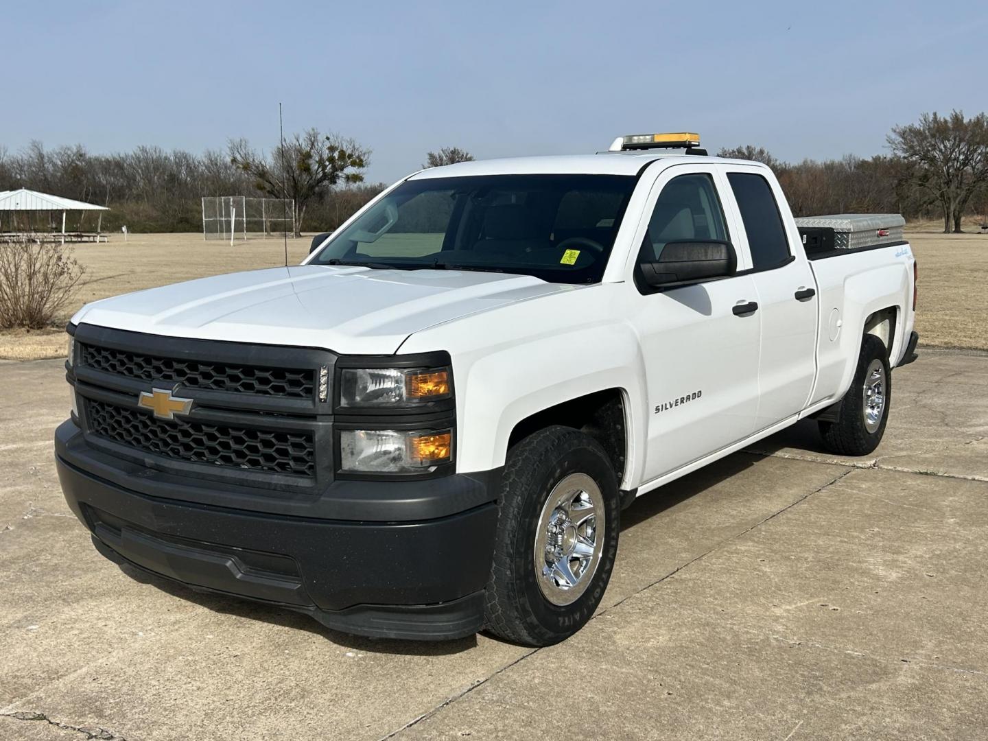 2015 White /Gray Chevrolet Silverado 1500 (1GCRCPECXFZ) with an 5.3L V8 OHV 16V engine, 6-Speed Automatic transmission, located at 17760 Hwy 62, Morris, OK, 74445, (918) 733-4887, 35.609104, -95.877060 - 2015 CHEVY SILVERADO 1500 2WD BI-FUEL SYSTEM RUNS ON CNG OR GASOLINE WITH THE 5.3L V8 ENGINE. IT FEATURES MANUAL SEATS, CLOTH INTERIOR, POWER LOCKS, POWER WINDOWS, AM/FM RADIO, BACKUP CAMERA, CRUSIE CONTROL, TRACTION CONTROL, SAFETY LIGHT, AND WEATHER GUARD TOOL BOXES. ONLY 157,343 MILES WITH FIREST - Photo#0