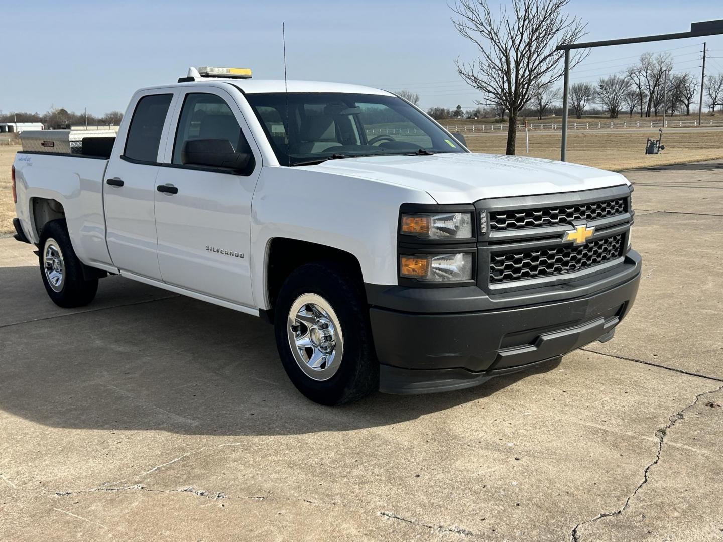 2015 White /Gray Chevrolet Silverado 1500 (1GCRCPECXFZ) with an 5.3L V8 OHV 16V engine, 6-Speed Automatic transmission, located at 17760 Hwy 62, Morris, OK, 74445, (918) 733-4887, 35.609104, -95.877060 - 2015 CHEVY SILVERADO 1500 2WD BI-FUEL SYSTEM RUNS ON CNG OR GASOLINE WITH THE 5.3L V8 ENGINE. IT FEATURES MANUAL SEATS, CLOTH INTERIOR, POWER LOCKS, POWER WINDOWS, AM/FM RADIO, BACKUP CAMERA, CRUSIE CONTROL, TRACTION CONTROL, SAFETY LIGHT, AND WEATHER GUARD TOOL BOXES. ONLY 157,343 MILES WITH FIREST - Photo#2