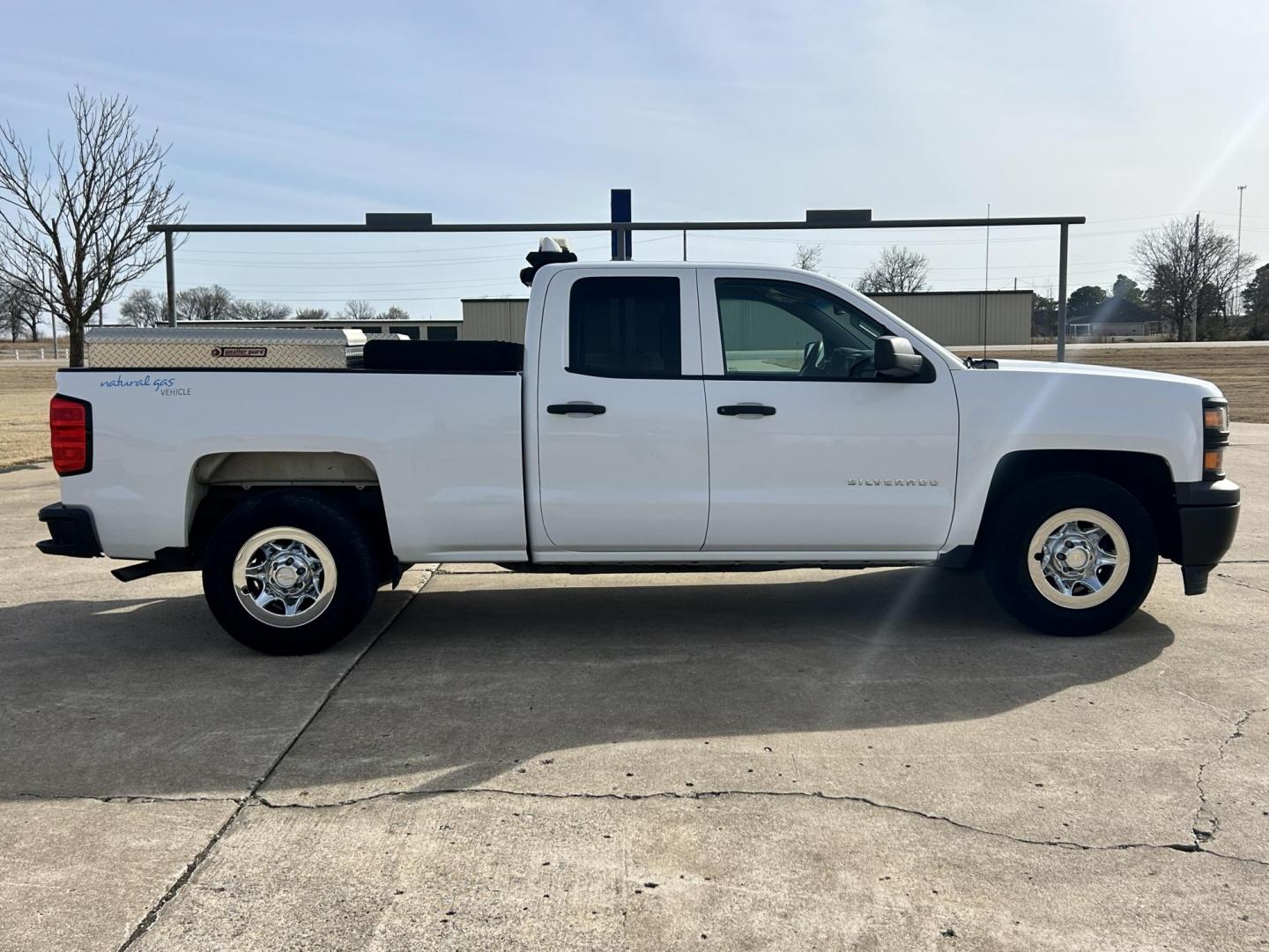 2015 White /Gray Chevrolet Silverado 1500 (1GCRCPECXFZ) with an 5.3L V8 OHV 16V engine, 6-Speed Automatic transmission, located at 17760 Hwy 62, Morris, OK, 74445, (918) 733-4887, 35.609104, -95.877060 - 2015 CHEVY SILVERADO 1500 2WD BI-FUEL SYSTEM RUNS ON CNG OR GASOLINE WITH THE 5.3L V8 ENGINE. IT FEATURES MANUAL SEATS, CLOTH INTERIOR, POWER LOCKS, POWER WINDOWS, AM/FM RADIO, BACKUP CAMERA, CRUSIE CONTROL, TRACTION CONTROL, SAFETY LIGHT, AND WEATHER GUARD TOOL BOXES. ONLY 157,343 MILES WITH FIREST - Photo#3