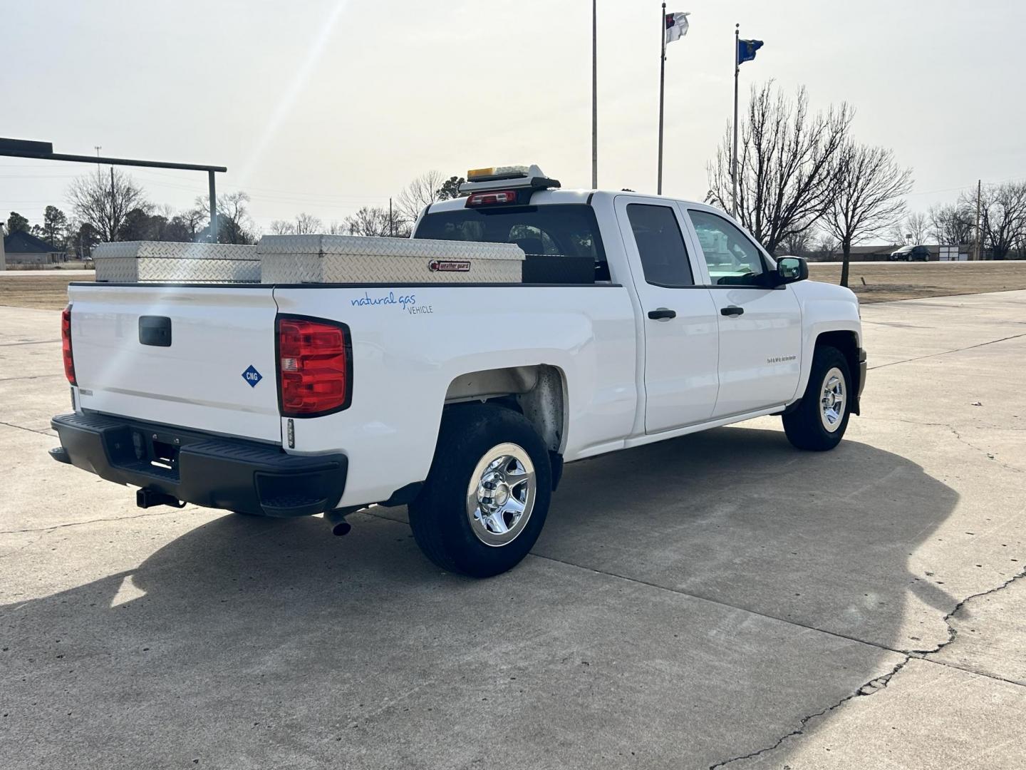 2015 White /Gray Chevrolet Silverado 1500 (1GCRCPECXFZ) with an 5.3L V8 OHV 16V engine, 6-Speed Automatic transmission, located at 17760 Hwy 62, Morris, OK, 74445, (918) 733-4887, 35.609104, -95.877060 - 2015 CHEVY SILVERADO 1500 2WD BI-FUEL SYSTEM RUNS ON CNG OR GASOLINE WITH THE 5.3L V8 ENGINE. IT FEATURES MANUAL SEATS, CLOTH INTERIOR, POWER LOCKS, POWER WINDOWS, AM/FM RADIO, BACKUP CAMERA, CRUSIE CONTROL, TRACTION CONTROL, SAFETY LIGHT, AND WEATHER GUARD TOOL BOXES. ONLY 157,343 MILES WITH FIREST - Photo#4