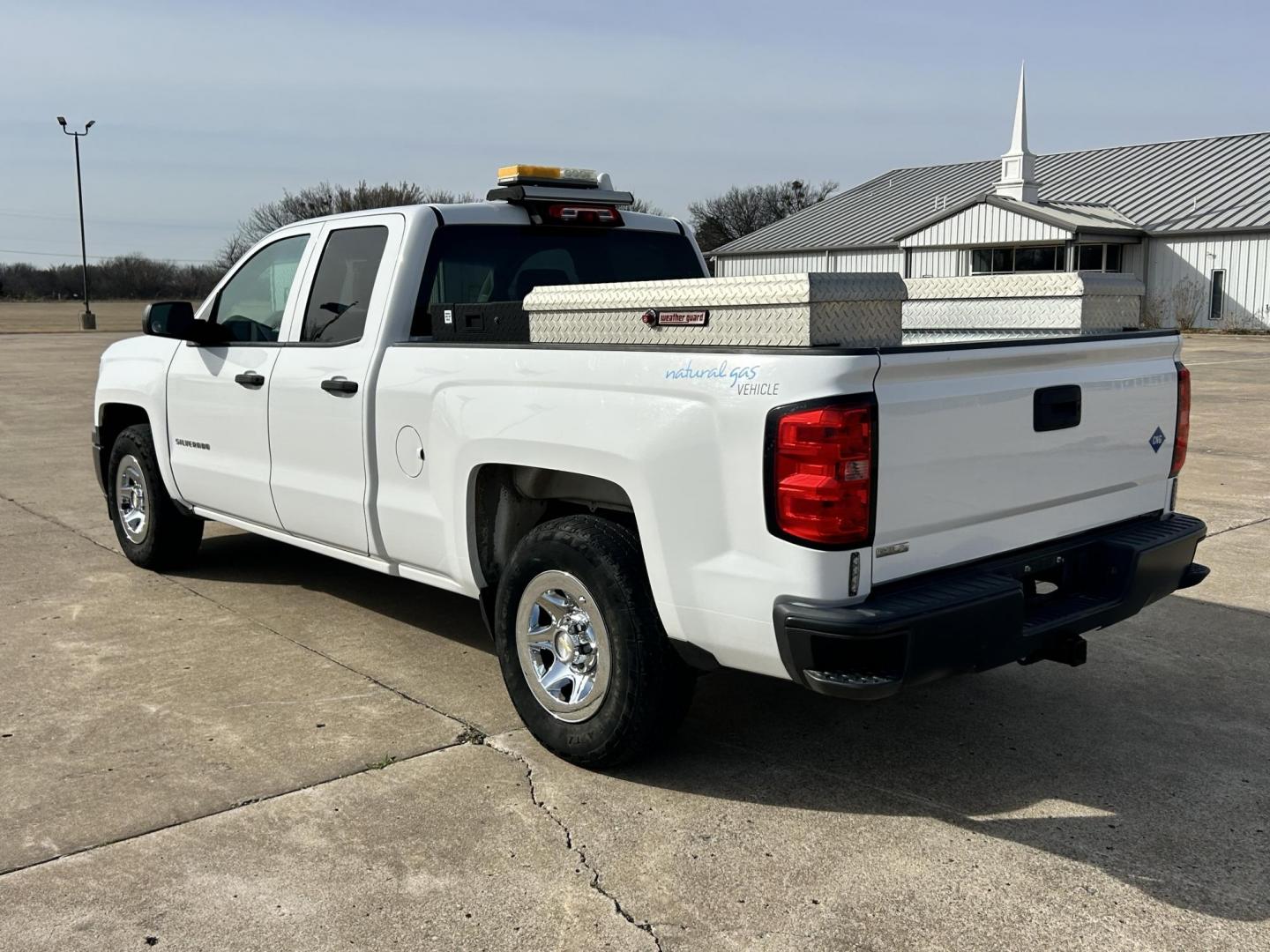 2015 White /Gray Chevrolet Silverado 1500 (1GCRCPECXFZ) with an 5.3L V8 OHV 16V engine, 6-Speed Automatic transmission, located at 17760 Hwy 62, Morris, OK, 74445, (918) 733-4887, 35.609104, -95.877060 - 2015 CHEVY SILVERADO 1500 2WD BI-FUEL SYSTEM RUNS ON CNG OR GASOLINE WITH THE 5.3L V8 ENGINE. IT FEATURES MANUAL SEATS, CLOTH INTERIOR, POWER LOCKS, POWER WINDOWS, AM/FM RADIO, BACKUP CAMERA, CRUSIE CONTROL, TRACTION CONTROL, SAFETY LIGHT, AND WEATHER GUARD TOOL BOXES. ONLY 157,343 MILES WITH FIREST - Photo#6