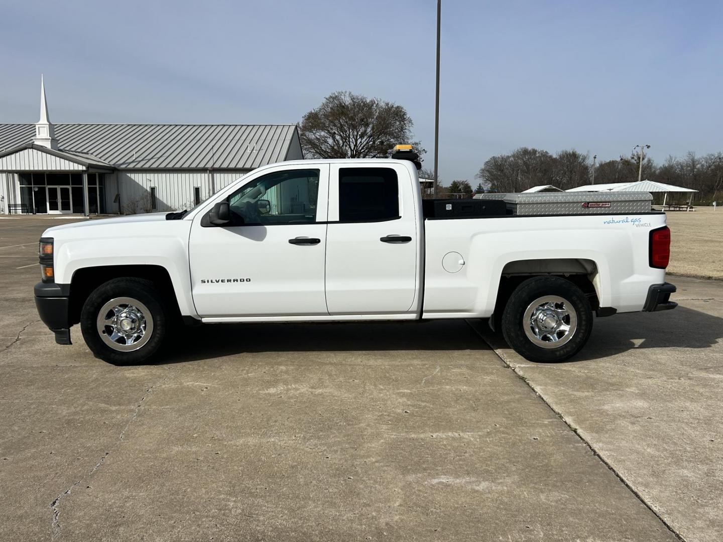 2015 White /Gray Chevrolet Silverado 1500 (1GCRCPECXFZ) with an 5.3L V8 OHV 16V engine, 6-Speed Automatic transmission, located at 17760 Hwy 62, Morris, OK, 74445, (918) 733-4887, 35.609104, -95.877060 - 2015 CHEVY SILVERADO 1500 2WD BI-FUEL SYSTEM RUNS ON CNG OR GASOLINE WITH THE 5.3L V8 ENGINE. IT FEATURES MANUAL SEATS, CLOTH INTERIOR, POWER LOCKS, POWER WINDOWS, AM/FM RADIO, BACKUP CAMERA, CRUSIE CONTROL, TRACTION CONTROL, SAFETY LIGHT, AND WEATHER GUARD TOOL BOXES. ONLY 157,343 MILES WITH FIREST - Photo#7