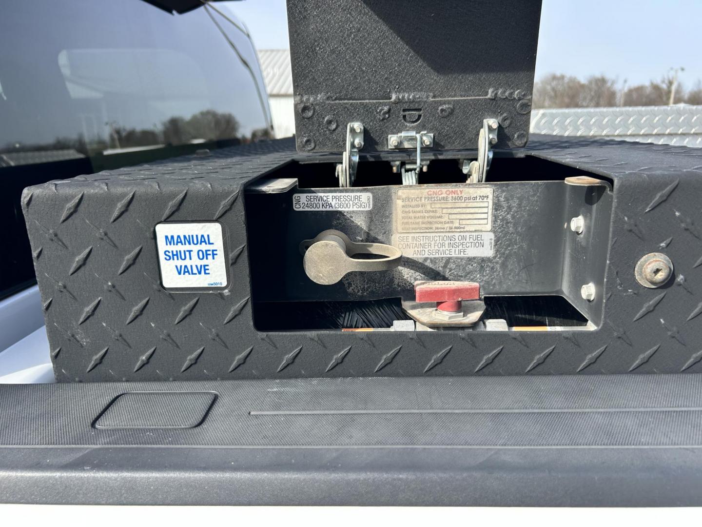 2015 White /Gray Chevrolet Silverado 1500 (1GCRCPECXFZ) with an 5.3L V8 OHV 16V engine, 6-Speed Automatic transmission, located at 17760 Hwy 62, Morris, OK, 74445, (918) 733-4887, 35.609104, -95.877060 - 2015 CHEVY SILVERADO 1500 2WD BI-FUEL SYSTEM RUNS ON CNG OR GASOLINE WITH THE 5.3L V8 ENGINE. IT FEATURES MANUAL SEATS, CLOTH INTERIOR, POWER LOCKS, POWER WINDOWS, AM/FM RADIO, BACKUP CAMERA, CRUSIE CONTROL, TRACTION CONTROL, SAFETY LIGHT, AND WEATHER GUARD TOOL BOXES. ONLY 157,343 MILES WITH FIREST - Photo#20