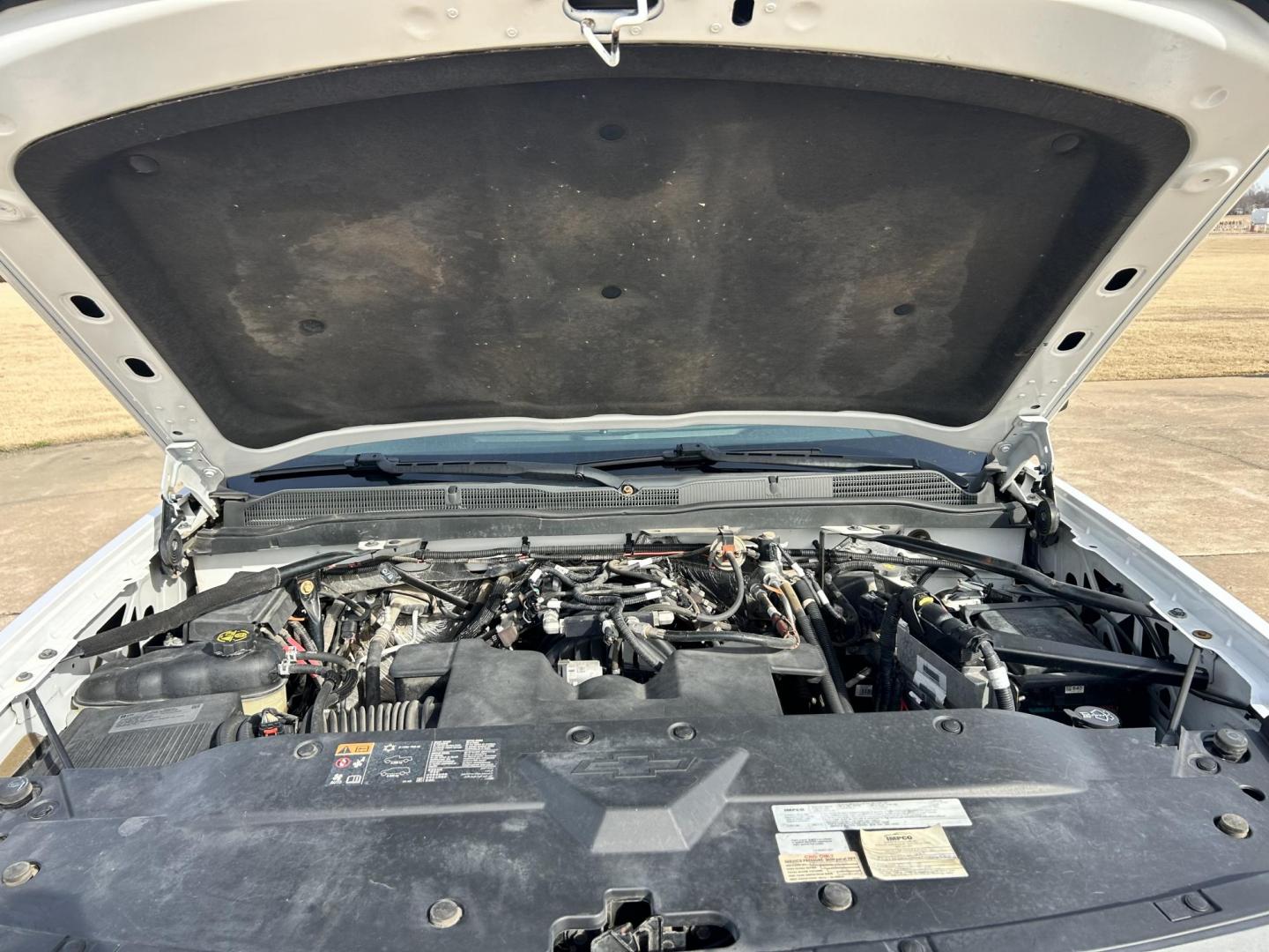 2015 White /Gray Chevrolet Silverado 1500 (1GCRCPECXFZ) with an 5.3L V8 OHV 16V engine, 6-Speed Automatic transmission, located at 17760 Hwy 62, Morris, OK, 74445, (918) 733-4887, 35.609104, -95.877060 - 2015 CHEVY SILVERADO 1500 2WD BI-FUEL SYSTEM RUNS ON CNG OR GASOLINE WITH THE 5.3L V8 ENGINE. IT FEATURES MANUAL SEATS, CLOTH INTERIOR, POWER LOCKS, POWER WINDOWS, AM/FM RADIO, BACKUP CAMERA, CRUSIE CONTROL, TRACTION CONTROL, SAFETY LIGHT, AND WEATHER GUARD TOOL BOXES. ONLY 157,343 MILES WITH FIREST - Photo#22