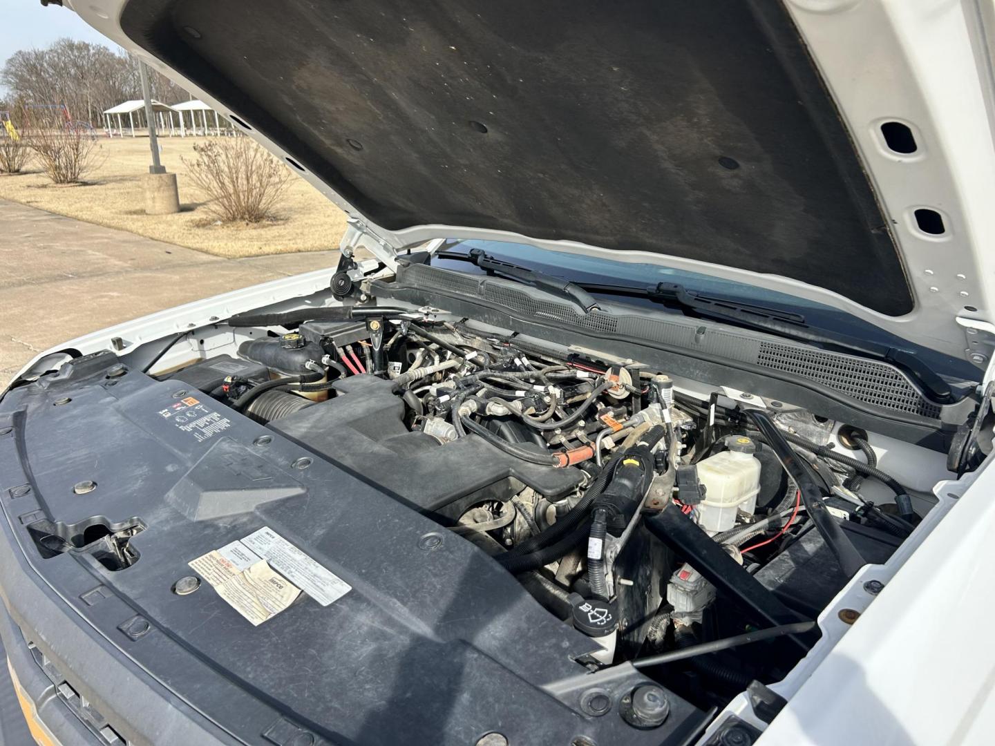 2015 White /Gray Chevrolet Silverado 1500 (1GCRCPECXFZ) with an 5.3L V8 OHV 16V engine, 6-Speed Automatic transmission, located at 17760 Hwy 62, Morris, OK, 74445, (918) 733-4887, 35.609104, -95.877060 - 2015 CHEVY SILVERADO 1500 2WD BI-FUEL SYSTEM RUNS ON CNG OR GASOLINE WITH THE 5.3L V8 ENGINE. IT FEATURES MANUAL SEATS, CLOTH INTERIOR, POWER LOCKS, POWER WINDOWS, AM/FM RADIO, BACKUP CAMERA, CRUSIE CONTROL, TRACTION CONTROL, SAFETY LIGHT, AND WEATHER GUARD TOOL BOXES. ONLY 157,343 MILES WITH FIREST - Photo#23