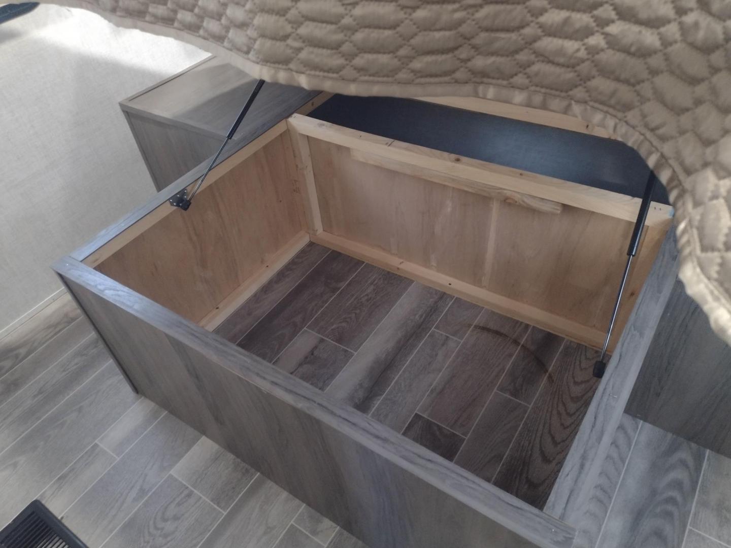 2021 Silver /Gray Gulf Stream Coach, Inc CONQUEST 275FBG 275FBG (1NL1G3020M1) , located at 17760 Hwy 62, Morris, OK, 74445, 35.609104, -95.877060 - CAMPING SEASON IS JUST AROUND THE CORNER COME CHECK OUT THIS 2021 GULF STREAM CONQUEST 275FBG 30FT OVERALL!!! ***APPEARS TO BE IN UNUSED CONDITION*** ***CLEAN TITLE*** IN THE FRONT IS A QUEEN SIZE BED WITH STORAGE UNDER BED, OVERHEAD CABINETS, AND 2 WARDROBE CLOSETS. IN THE LIVING AND KITCHEN AREA - Photo#13