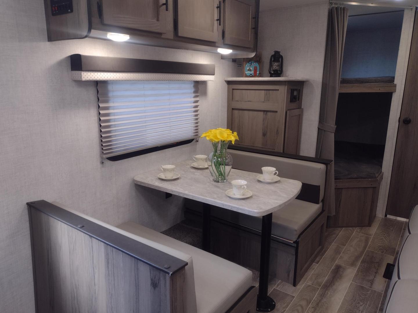 2021 Silver /Gray Gulf Stream Coach, Inc CONQUEST 275FBG 275FBG (1NL1G3020M1) , located at 17760 Hwy 62, Morris, OK, 74445, 35.609104, -95.877060 - CAMPING SEASON IS JUST AROUND THE CORNER COME CHECK OUT THIS 2021 GULF STREAM CONQUEST 275FBG 30FT OVERALL!!! ***APPEARS TO BE IN UNUSED CONDITION*** ***CLEAN TITLE*** IN THE FRONT IS A QUEEN SIZE BED WITH STORAGE UNDER BED, OVERHEAD CABINETS, AND 2 WARDROBE CLOSETS. IN THE LIVING AND KITCHEN AREA - Photo#14