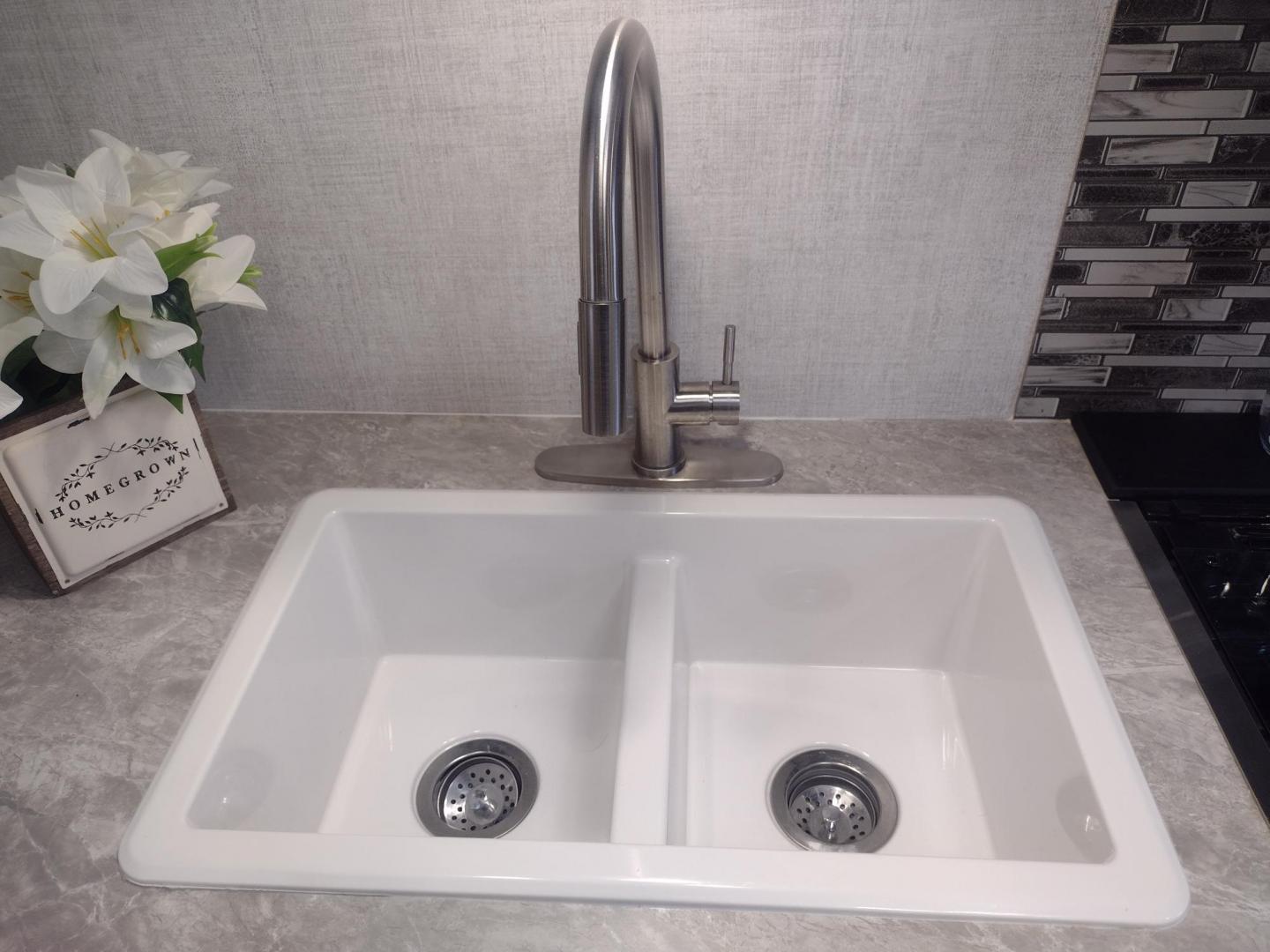 2021 Silver /Gray Gulf Stream Coach, Inc CONQUEST 275FBG 275FBG (1NL1G3020M1) , located at 17760 Hwy 62, Morris, OK, 74445, 35.609104, -95.877060 - CAMPING SEASON IS JUST AROUND THE CORNER COME CHECK OUT THIS 2021 GULF STREAM CONQUEST 275FBG 30FT OVERALL!!! ***APPEARS TO BE IN UNUSED CONDITION*** ***CLEAN TITLE*** IN THE FRONT IS A QUEEN SIZE BED WITH STORAGE UNDER BED, OVERHEAD CABINETS, AND 2 WARDROBE CLOSETS. IN THE LIVING AND KITCHEN AREA - Photo#18