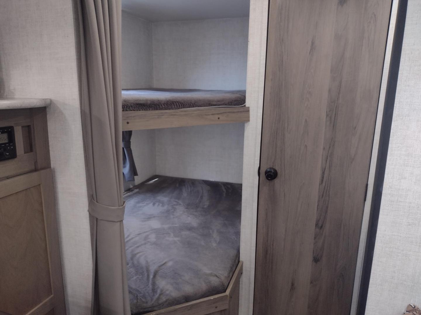 2021 Silver /Gray Gulf Stream Coach, Inc CONQUEST 275FBG 275FBG (1NL1G3020M1) , located at 17760 Hwy 62, Morris, OK, 74445, 35.609104, -95.877060 - CAMPING SEASON IS JUST AROUND THE CORNER COME CHECK OUT THIS 2021 GULF STREAM CONQUEST 275FBG 30FT OVERALL!!! ***APPEARS TO BE IN UNUSED CONDITION*** ***CLEAN TITLE*** IN THE FRONT IS A QUEEN SIZE BED WITH STORAGE UNDER BED, OVERHEAD CABINETS, AND 2 WARDROBE CLOSETS. IN THE LIVING AND KITCHEN AREA - Photo#29