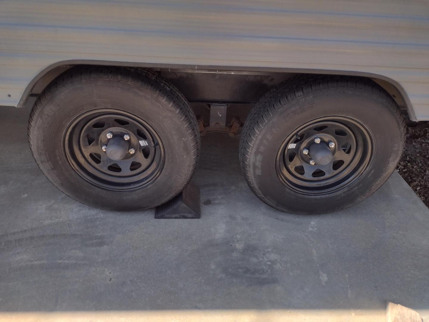 2021 Silver /Gray Gulf Stream Coach, Inc CONQUEST 275FBG 275FBG (1NL1G3020M1) , located at 17760 Hwy 62, Morris, OK, 74445, 35.609104, -95.877060 - CAMPING SEASON IS JUST AROUND THE CORNER COME CHECK OUT THIS 2021 GULF STREAM CONQUEST 275FBG 30FT OVERALL!!! ***APPEARS TO BE IN UNUSED CONDITION*** ***CLEAN TITLE*** IN THE FRONT IS A QUEEN SIZE BED WITH STORAGE UNDER BED, OVERHEAD CABINETS, AND 2 WARDROBE CLOSETS. IN THE LIVING AND KITCHEN AREA - Photo#41