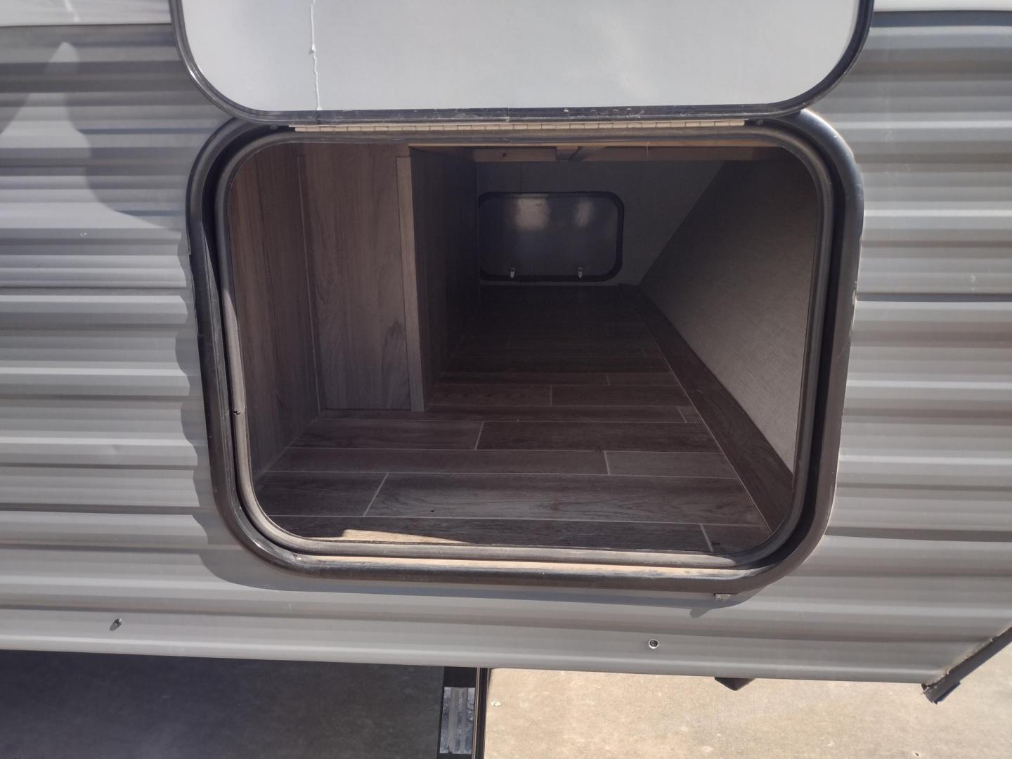 2021 Silver /Gray Gulf Stream Coach, Inc CONQUEST 275FBG 275FBG (1NL1G3020M1) , located at 17760 Hwy 62, Morris, OK, 74445, 35.609104, -95.877060 - CAMPING SEASON IS JUST AROUND THE CORNER COME CHECK OUT THIS 2021 GULF STREAM CONQUEST 275FBG 30FT OVERALL!!! ***APPEARS TO BE IN UNUSED CONDITION*** ***CLEAN TITLE*** IN THE FRONT IS A QUEEN SIZE BED WITH STORAGE UNDER BED, OVERHEAD CABINETS, AND 2 WARDROBE CLOSETS. IN THE LIVING AND KITCHEN AREA - Photo#42