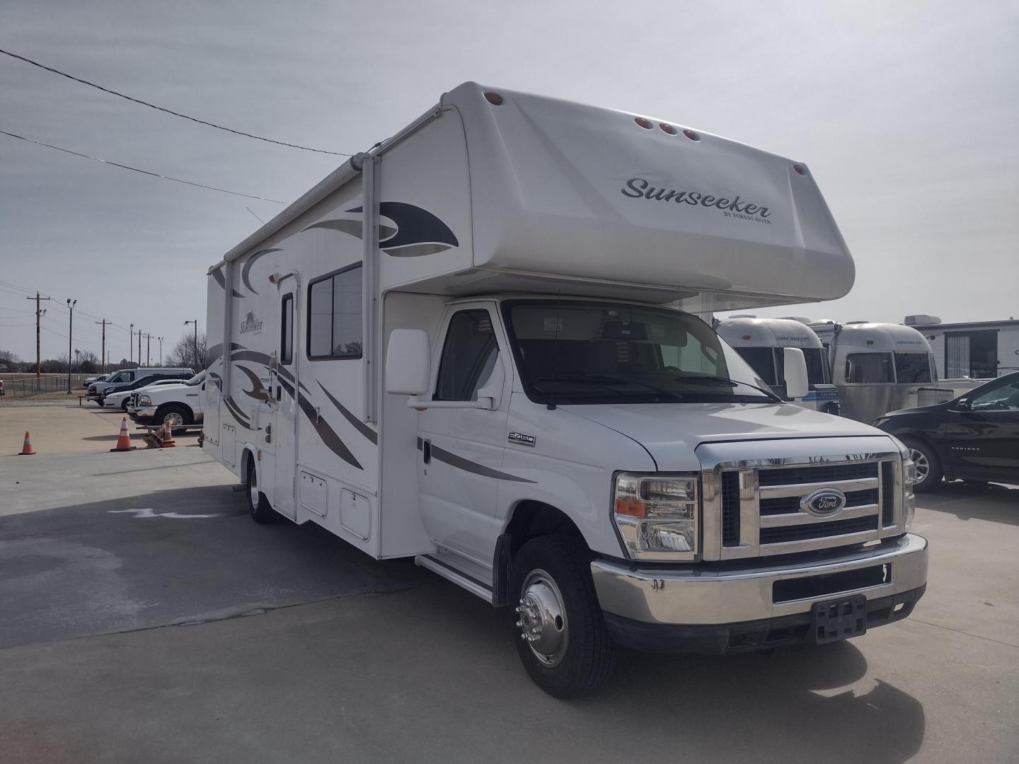 2012 White /BROWN Ford Econoline E450 (1FDXE4FS5BD) with an 6.8L V10 SOHC 20V engine, located at 17760 Hwy 62, Morris, OK, 74445, 35.609104, -95.877060 - SPRING TIME IS HERE WHAT BETTER WAY TO START YOUR TRAVELS IN THIS 2012 FORD E450 2WD FOREST RIVER SUNSEEKER 2860DS CLASS C MOTORHOME 30FT OVERALL. IT FEATURES THE TRITON 6.8L V10 ENGINE, KEYLESS ENTRY, CLOTH MANUAL SEATS, POWER WINDOWS, POWER LOCKS, POWER MIRRORS, CRUISE CONTROL, TOW HAUL MODE, BACK - Photo#2