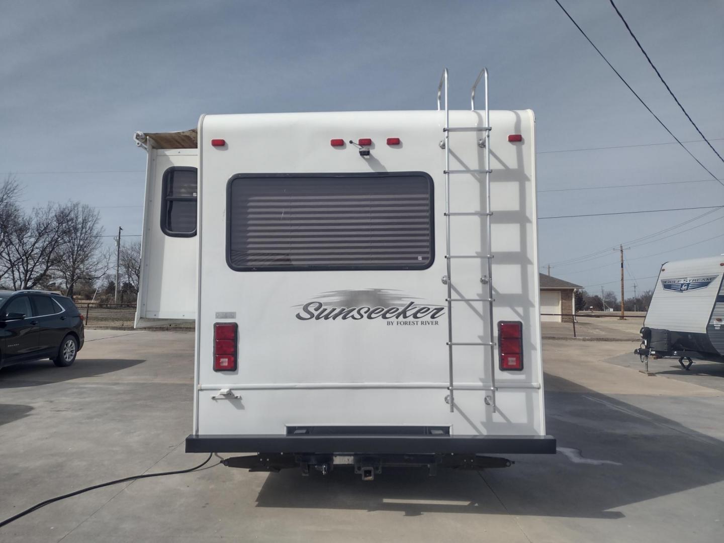 2012 White /BROWN Ford Econoline E450 (1FDXE4FS5BD) with an 6.8L V10 SOHC 20V engine, located at 17760 Hwy 62, Morris, OK, 74445, 35.609104, -95.877060 - SPRING TIME IS HERE WHAT BETTER WAY TO START YOUR TRAVELS IN THIS 2012 FORD E450 2WD FOREST RIVER SUNSEEKER 2860DS CLASS C MOTORHOME 30FT OVERALL. IT FEATURES THE TRITON 6.8L V10 ENGINE, KEYLESS ENTRY, CLOTH MANUAL SEATS, POWER WINDOWS, POWER LOCKS, POWER MIRRORS, CRUISE CONTROL, TOW HAUL MODE, BACK - Photo#5