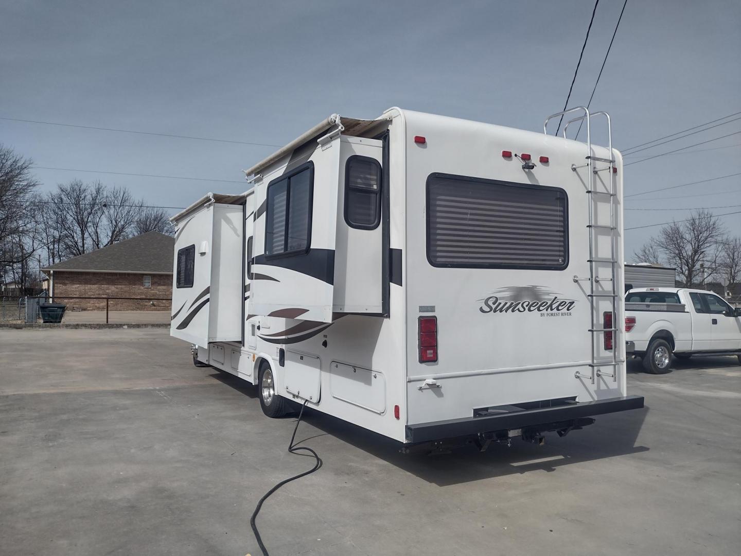 2012 White /BROWN Ford Econoline E450 (1FDXE4FS5BD) with an 6.8L V10 SOHC 20V engine, located at 17760 Hwy 62, Morris, OK, 74445, 35.609104, -95.877060 - SPRING TIME IS HERE WHAT BETTER WAY TO START YOUR TRAVELS IN THIS 2012 FORD E450 2WD FOREST RIVER SUNSEEKER 2860DS CLASS C MOTORHOME 30FT OVERALL. IT FEATURES THE TRITON 6.8L V10 ENGINE, KEYLESS ENTRY, CLOTH MANUAL SEATS, POWER WINDOWS, POWER LOCKS, POWER MIRRORS, CRUISE CONTROL, TOW HAUL MODE, BACK - Photo#6