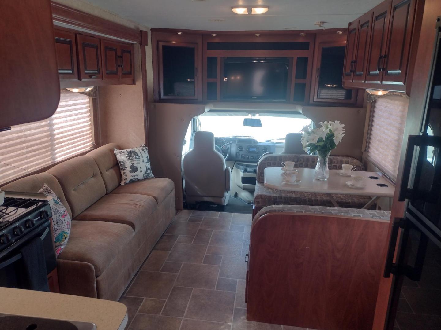 2012 White /BROWN Ford Econoline E450 (1FDXE4FS5BD) with an 6.8L V10 SOHC 20V engine, located at 17760 Hwy 62, Morris, OK, 74445, 35.609104, -95.877060 - SPRING TIME IS HERE WHAT BETTER WAY TO START YOUR TRAVELS IN THIS 2012 FORD E450 2WD FOREST RIVER SUNSEEKER 2860DS CLASS C MOTORHOME 30FT OVERALL. IT FEATURES THE TRITON 6.8L V10 ENGINE, KEYLESS ENTRY, CLOTH MANUAL SEATS, POWER WINDOWS, POWER LOCKS, POWER MIRRORS, CRUISE CONTROL, TOW HAUL MODE, BACK - Photo#20