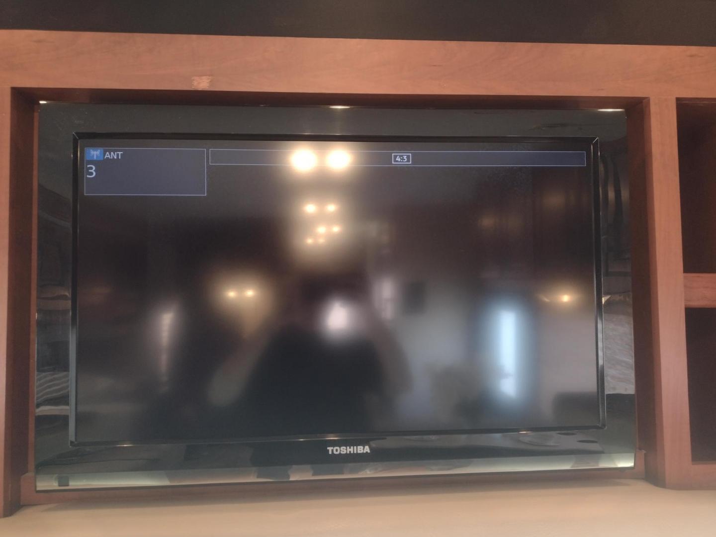 2012 White /BROWN Ford Econoline E450 (1FDXE4FS5BD) with an 6.8L V10 SOHC 20V engine, located at 17760 Hwy 62, Morris, OK, 74445, 35.609104, -95.877060 - SPRING TIME IS HERE WHAT BETTER WAY TO START YOUR TRAVELS IN THIS 2012 FORD E450 2WD FOREST RIVER SUNSEEKER 2860DS CLASS C MOTORHOME 30FT OVERALL. IT FEATURES THE TRITON 6.8L V10 ENGINE, KEYLESS ENTRY, CLOTH MANUAL SEATS, POWER WINDOWS, POWER LOCKS, POWER MIRRORS, CRUISE CONTROL, TOW HAUL MODE, BACK - Photo#24