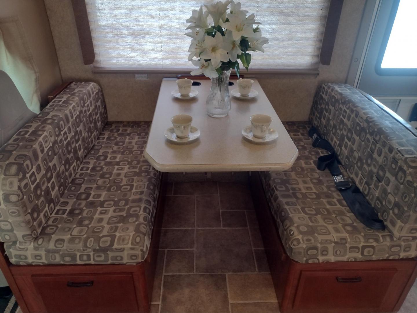 2012 White /BROWN Ford Econoline E450 (1FDXE4FS5BD) with an 6.8L V10 SOHC 20V engine, located at 17760 Hwy 62, Morris, OK, 74445, 35.609104, -95.877060 - SPRING TIME IS HERE WHAT BETTER WAY TO START YOUR TRAVELS IN THIS 2012 FORD E450 2WD FOREST RIVER SUNSEEKER 2860DS CLASS C MOTORHOME 30FT OVERALL. IT FEATURES THE TRITON 6.8L V10 ENGINE, KEYLESS ENTRY, CLOTH MANUAL SEATS, POWER WINDOWS, POWER LOCKS, POWER MIRRORS, CRUISE CONTROL, TOW HAUL MODE, BACK - Photo#26