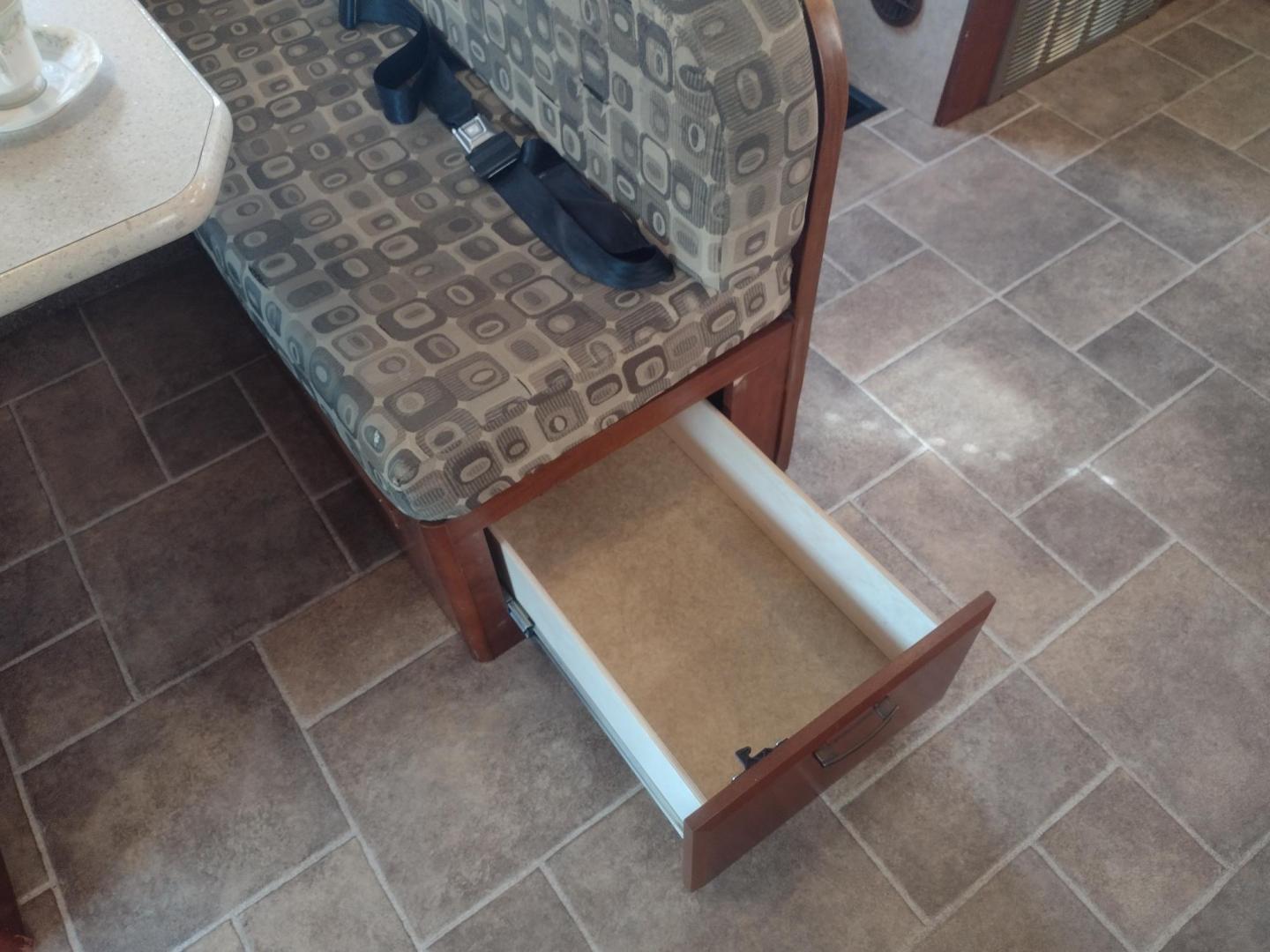 2012 White /BROWN Ford Econoline E450 (1FDXE4FS5BD) with an 6.8L V10 SOHC 20V engine, located at 17760 Hwy 62, Morris, OK, 74445, 35.609104, -95.877060 - SPRING TIME IS HERE WHAT BETTER WAY TO START YOUR TRAVELS IN THIS 2012 FORD E450 2WD FOREST RIVER SUNSEEKER 2860DS CLASS C MOTORHOME 30FT OVERALL. IT FEATURES THE TRITON 6.8L V10 ENGINE, KEYLESS ENTRY, CLOTH MANUAL SEATS, POWER WINDOWS, POWER LOCKS, POWER MIRRORS, CRUISE CONTROL, TOW HAUL MODE, BACK - Photo#29