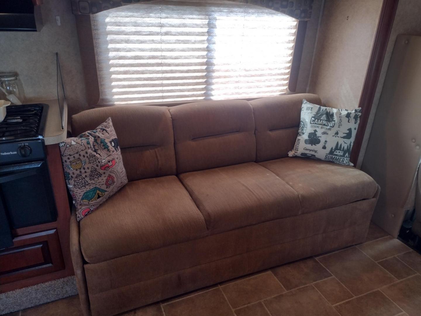 2012 White /BROWN Ford Econoline E450 (1FDXE4FS5BD) with an 6.8L V10 SOHC 20V engine, located at 17760 Hwy 62, Morris, OK, 74445, 35.609104, -95.877060 - SPRING TIME IS HERE WHAT BETTER WAY TO START YOUR TRAVELS IN THIS 2012 FORD E450 2WD FOREST RIVER SUNSEEKER 2860DS CLASS C MOTORHOME 30FT OVERALL. IT FEATURES THE TRITON 6.8L V10 ENGINE, KEYLESS ENTRY, CLOTH MANUAL SEATS, POWER WINDOWS, POWER LOCKS, POWER MIRRORS, CRUISE CONTROL, TOW HAUL MODE, BACK - Photo#30