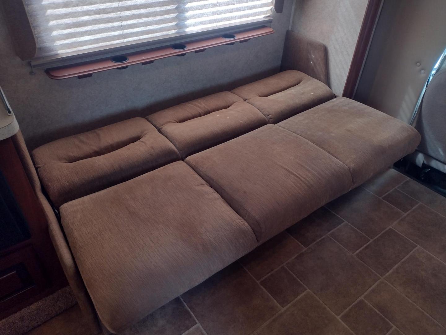 2012 White /BROWN Ford Econoline E450 (1FDXE4FS5BD) with an 6.8L V10 SOHC 20V engine, located at 17760 Hwy 62, Morris, OK, 74445, 35.609104, -95.877060 - SPRING TIME IS HERE WHAT BETTER WAY TO START YOUR TRAVELS IN THIS 2012 FORD E450 2WD FOREST RIVER SUNSEEKER 2860DS CLASS C MOTORHOME 30FT OVERALL. IT FEATURES THE TRITON 6.8L V10 ENGINE, KEYLESS ENTRY, CLOTH MANUAL SEATS, POWER WINDOWS, POWER LOCKS, POWER MIRRORS, CRUISE CONTROL, TOW HAUL MODE, BACK - Photo#32