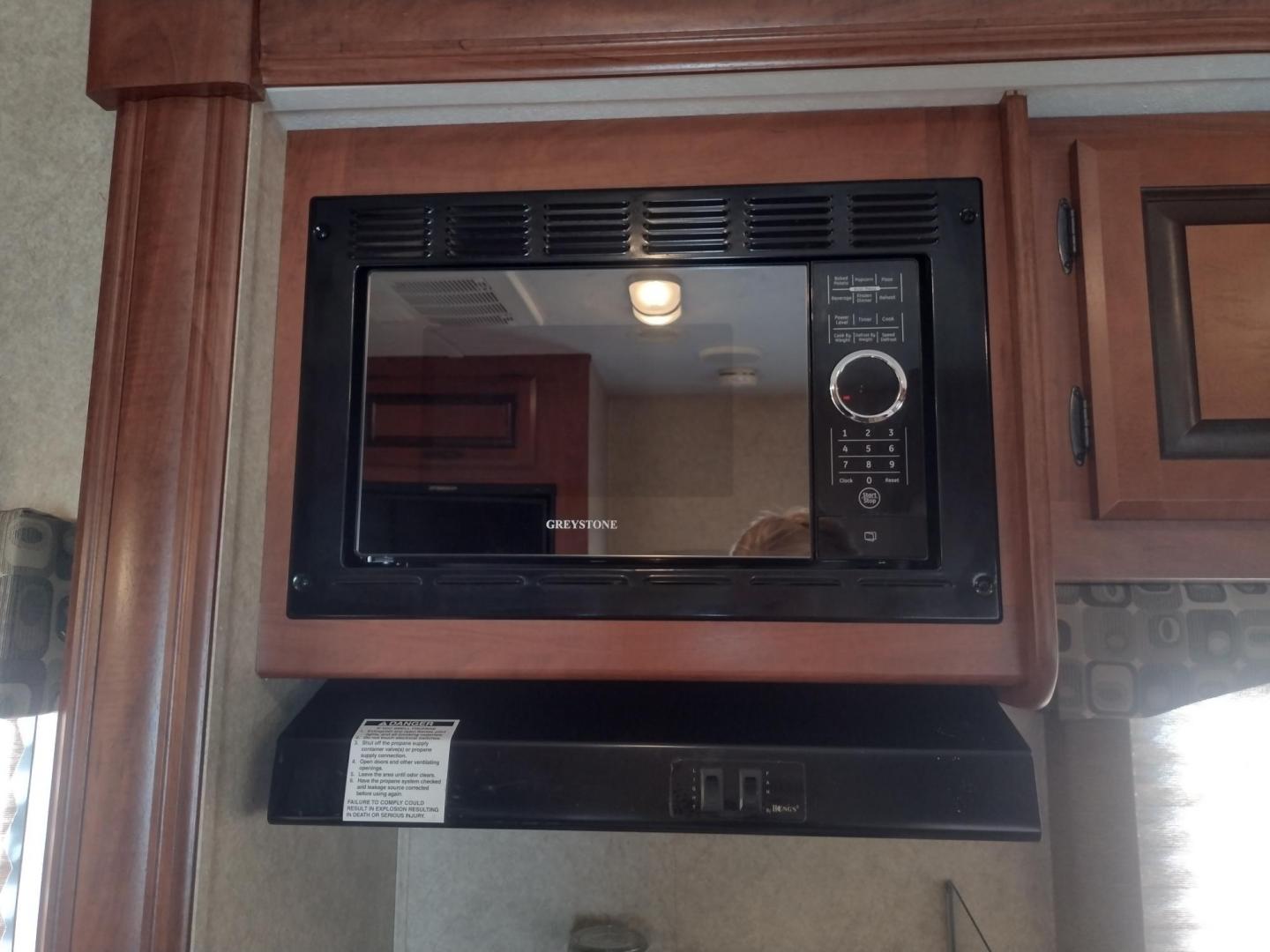 2012 White /BROWN Ford Econoline E450 (1FDXE4FS5BD) with an 6.8L V10 SOHC 20V engine, located at 17760 Hwy 62, Morris, OK, 74445, 35.609104, -95.877060 - SPRING TIME IS HERE WHAT BETTER WAY TO START YOUR TRAVELS IN THIS 2012 FORD E450 2WD FOREST RIVER SUNSEEKER 2860DS CLASS C MOTORHOME 30FT OVERALL. IT FEATURES THE TRITON 6.8L V10 ENGINE, KEYLESS ENTRY, CLOTH MANUAL SEATS, POWER WINDOWS, POWER LOCKS, POWER MIRRORS, CRUISE CONTROL, TOW HAUL MODE, BACK - Photo#37