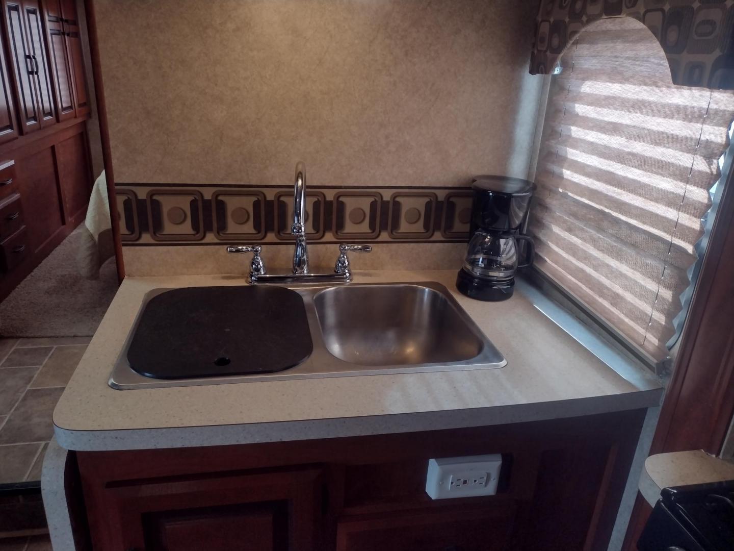 2012 White /BROWN Ford Econoline E450 (1FDXE4FS5BD) with an 6.8L V10 SOHC 20V engine, located at 17760 Hwy 62, Morris, OK, 74445, 35.609104, -95.877060 - SPRING TIME IS HERE WHAT BETTER WAY TO START YOUR TRAVELS IN THIS 2012 FORD E450 2WD FOREST RIVER SUNSEEKER 2860DS CLASS C MOTORHOME 30FT OVERALL. IT FEATURES THE TRITON 6.8L V10 ENGINE, KEYLESS ENTRY, CLOTH MANUAL SEATS, POWER WINDOWS, POWER LOCKS, POWER MIRRORS, CRUISE CONTROL, TOW HAUL MODE, BACK - Photo#38