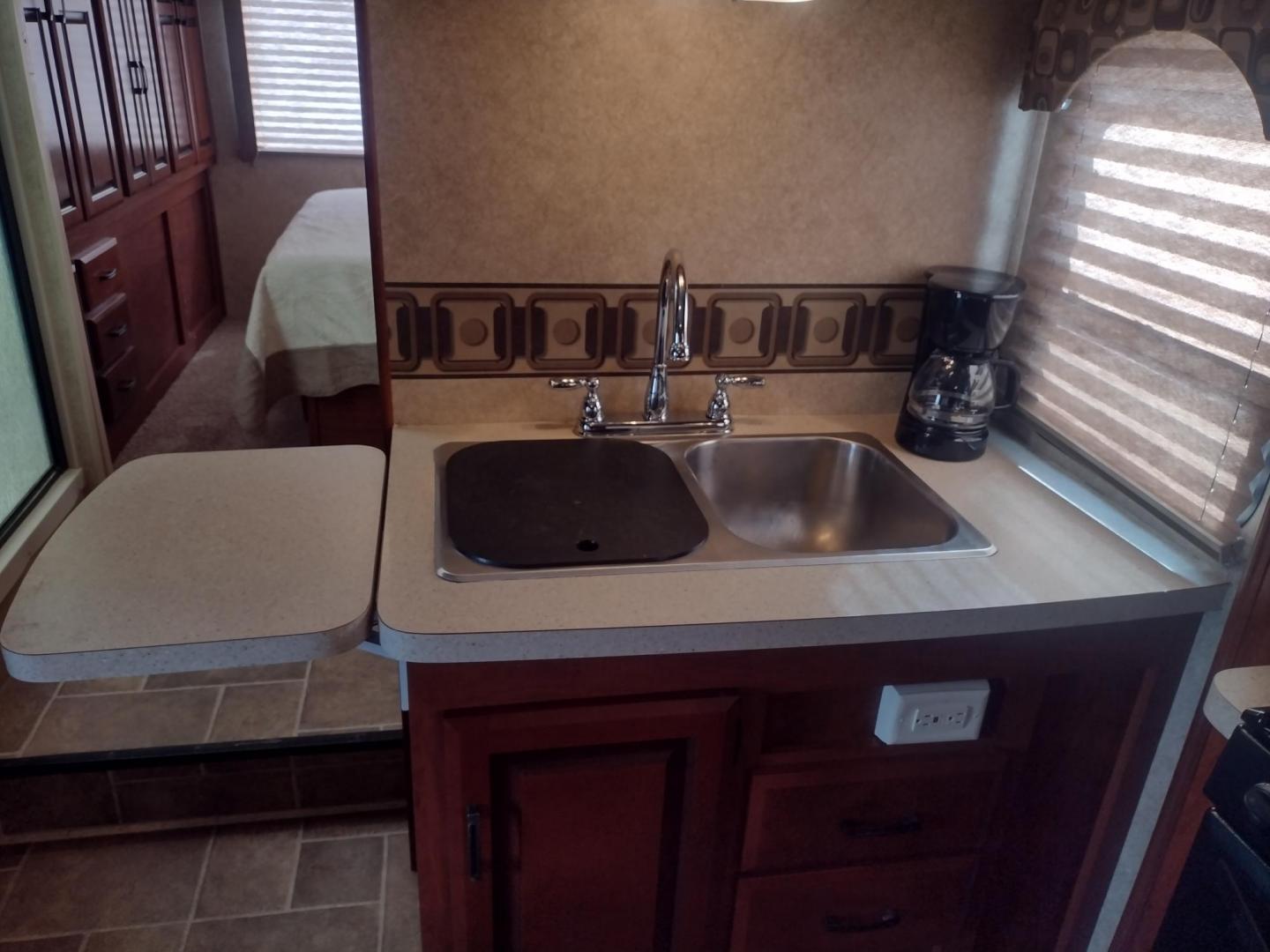 2012 White /BROWN Ford Econoline E450 (1FDXE4FS5BD) with an 6.8L V10 SOHC 20V engine, located at 17760 Hwy 62, Morris, OK, 74445, 35.609104, -95.877060 - SPRING TIME IS HERE WHAT BETTER WAY TO START YOUR TRAVELS IN THIS 2012 FORD E450 2WD FOREST RIVER SUNSEEKER 2860DS CLASS C MOTORHOME 30FT OVERALL. IT FEATURES THE TRITON 6.8L V10 ENGINE, KEYLESS ENTRY, CLOTH MANUAL SEATS, POWER WINDOWS, POWER LOCKS, POWER MIRRORS, CRUISE CONTROL, TOW HAUL MODE, BACK - Photo#39