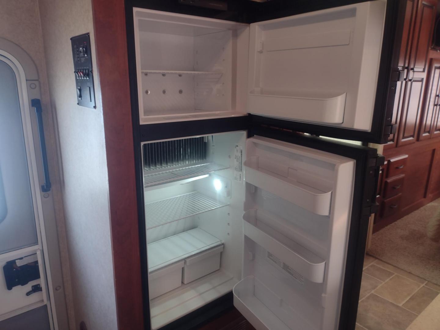 2012 White /BROWN Ford Econoline E450 (1FDXE4FS5BD) with an 6.8L V10 SOHC 20V engine, located at 17760 Hwy 62, Morris, OK, 74445, 35.609104, -95.877060 - SPRING TIME IS HERE WHAT BETTER WAY TO START YOUR TRAVELS IN THIS 2012 FORD E450 2WD FOREST RIVER SUNSEEKER 2860DS CLASS C MOTORHOME 30FT OVERALL. IT FEATURES THE TRITON 6.8L V10 ENGINE, KEYLESS ENTRY, CLOTH MANUAL SEATS, POWER WINDOWS, POWER LOCKS, POWER MIRRORS, CRUISE CONTROL, TOW HAUL MODE, BACK - Photo#42