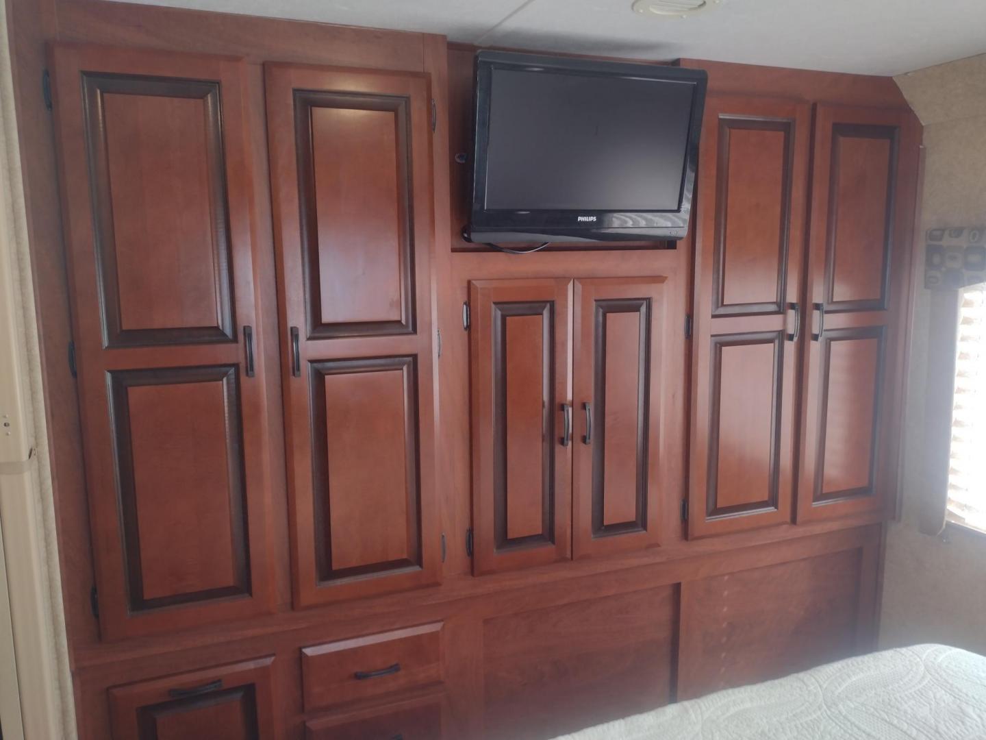 2012 White /BROWN Ford Econoline E450 (1FDXE4FS5BD) with an 6.8L V10 SOHC 20V engine, located at 17760 Hwy 62, Morris, OK, 74445, 35.609104, -95.877060 - SPRING TIME IS HERE WHAT BETTER WAY TO START YOUR TRAVELS IN THIS 2012 FORD E450 2WD FOREST RIVER SUNSEEKER 2860DS CLASS C MOTORHOME 30FT OVERALL. IT FEATURES THE TRITON 6.8L V10 ENGINE, KEYLESS ENTRY, CLOTH MANUAL SEATS, POWER WINDOWS, POWER LOCKS, POWER MIRRORS, CRUISE CONTROL, TOW HAUL MODE, BACK - Photo#52