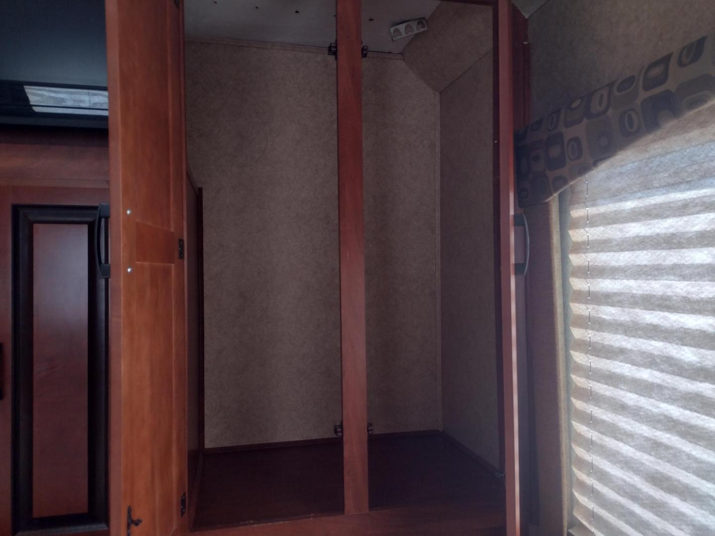 2012 White /BROWN Ford Econoline E450 (1FDXE4FS5BD) with an 6.8L V10 SOHC 20V engine, located at 17760 Hwy 62, Morris, OK, 74445, 35.609104, -95.877060 - SPRING TIME IS HERE WHAT BETTER WAY TO START YOUR TRAVELS IN THIS 2012 FORD E450 2WD FOREST RIVER SUNSEEKER 2860DS CLASS C MOTORHOME 30FT OVERALL. IT FEATURES THE TRITON 6.8L V10 ENGINE, KEYLESS ENTRY, CLOTH MANUAL SEATS, POWER WINDOWS, POWER LOCKS, POWER MIRRORS, CRUISE CONTROL, TOW HAUL MODE, BACK - Photo#54