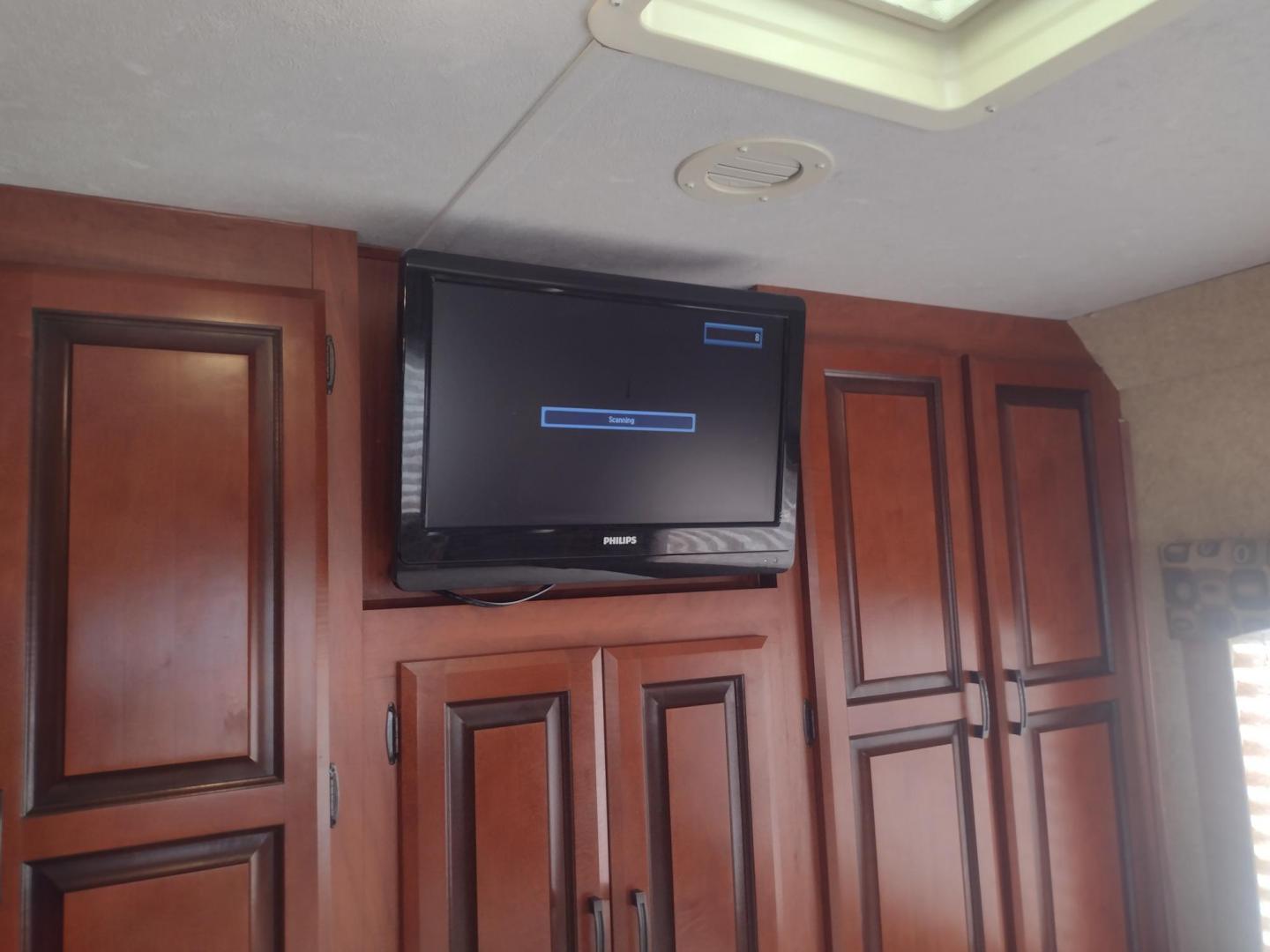 2012 White /BROWN Ford Econoline E450 (1FDXE4FS5BD) with an 6.8L V10 SOHC 20V engine, located at 17760 Hwy 62, Morris, OK, 74445, 35.609104, -95.877060 - SPRING TIME IS HERE WHAT BETTER WAY TO START YOUR TRAVELS IN THIS 2012 FORD E450 2WD FOREST RIVER SUNSEEKER 2860DS CLASS C MOTORHOME 30FT OVERALL. IT FEATURES THE TRITON 6.8L V10 ENGINE, KEYLESS ENTRY, CLOTH MANUAL SEATS, POWER WINDOWS, POWER LOCKS, POWER MIRRORS, CRUISE CONTROL, TOW HAUL MODE, BACK - Photo#56