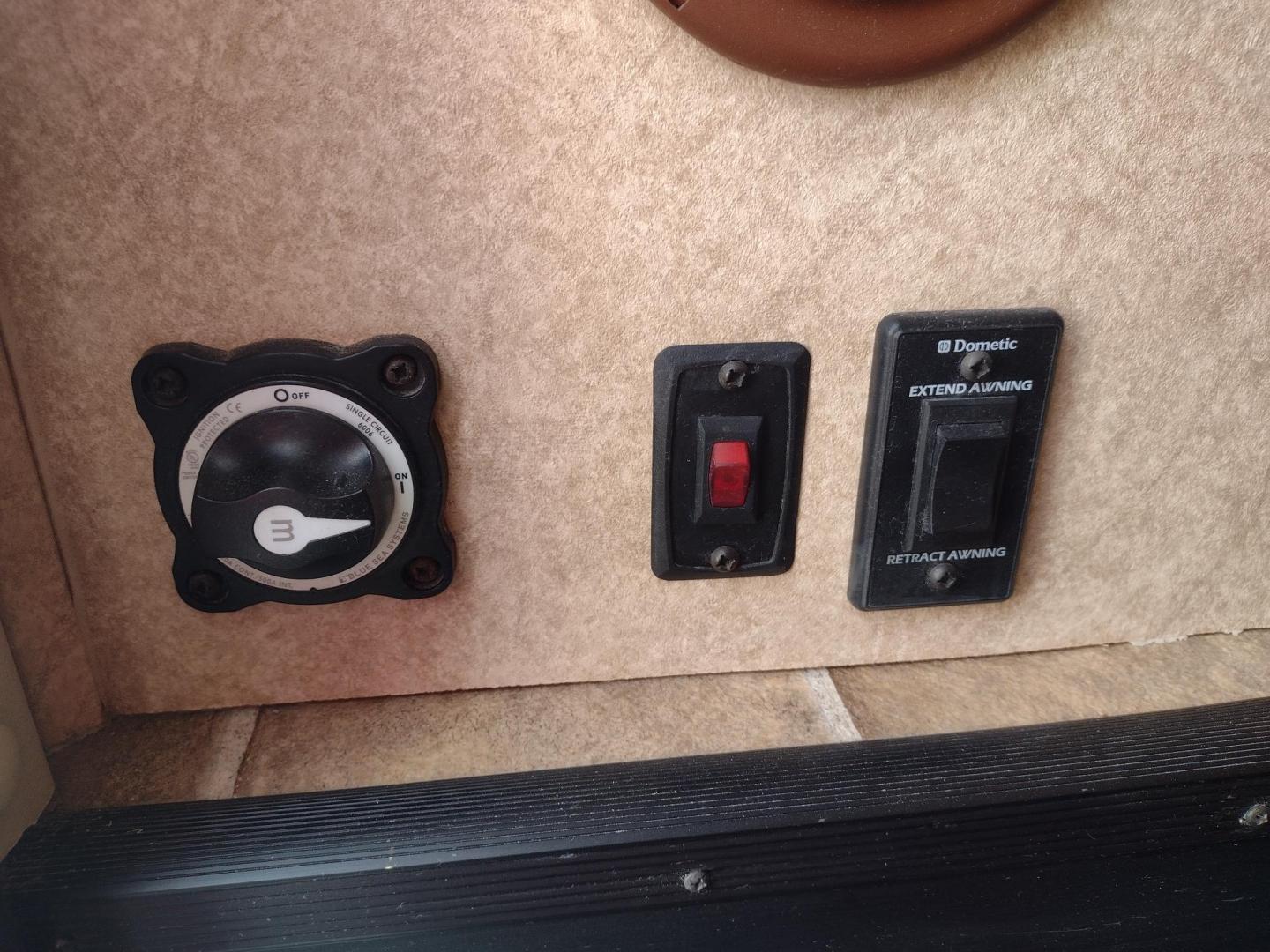 2012 White /BROWN Ford Econoline E450 (1FDXE4FS5BD) with an 6.8L V10 SOHC 20V engine, located at 17760 Hwy 62, Morris, OK, 74445, 35.609104, -95.877060 - SPRING TIME IS HERE WHAT BETTER WAY TO START YOUR TRAVELS IN THIS 2012 FORD E450 2WD FOREST RIVER SUNSEEKER 2860DS CLASS C MOTORHOME 30FT OVERALL. IT FEATURES THE TRITON 6.8L V10 ENGINE, KEYLESS ENTRY, CLOTH MANUAL SEATS, POWER WINDOWS, POWER LOCKS, POWER MIRRORS, CRUISE CONTROL, TOW HAUL MODE, BACK - Photo#59