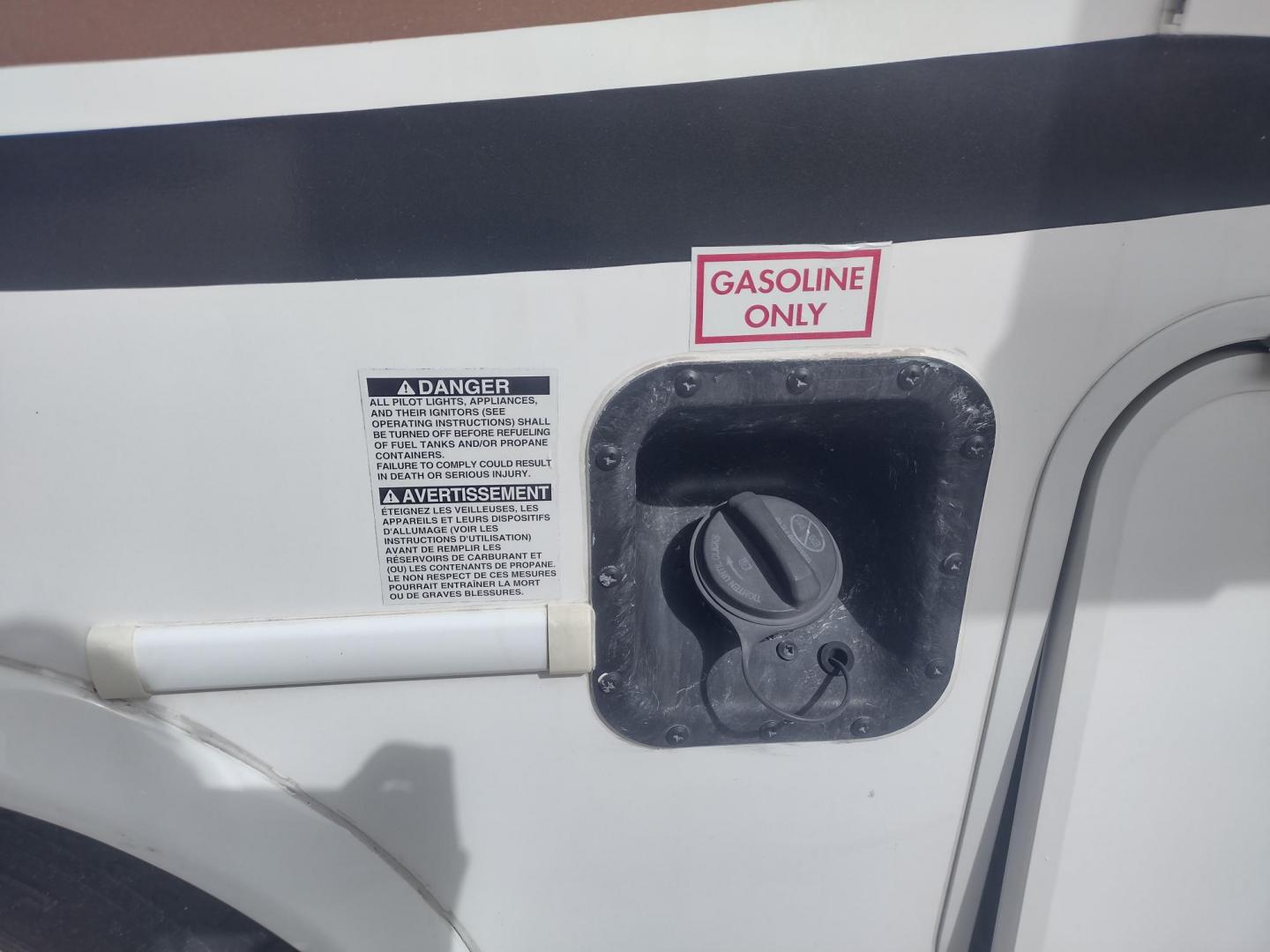 2012 White /BROWN Ford Econoline E450 (1FDXE4FS5BD) with an 6.8L V10 SOHC 20V engine, located at 17760 Hwy 62, Morris, OK, 74445, 35.609104, -95.877060 - SPRING TIME IS HERE WHAT BETTER WAY TO START YOUR TRAVELS IN THIS 2012 FORD E450 2WD FOREST RIVER SUNSEEKER 2860DS CLASS C MOTORHOME 30FT OVERALL. IT FEATURES THE TRITON 6.8L V10 ENGINE, KEYLESS ENTRY, CLOTH MANUAL SEATS, POWER WINDOWS, POWER LOCKS, POWER MIRRORS, CRUISE CONTROL, TOW HAUL MODE, BACK - Photo#62