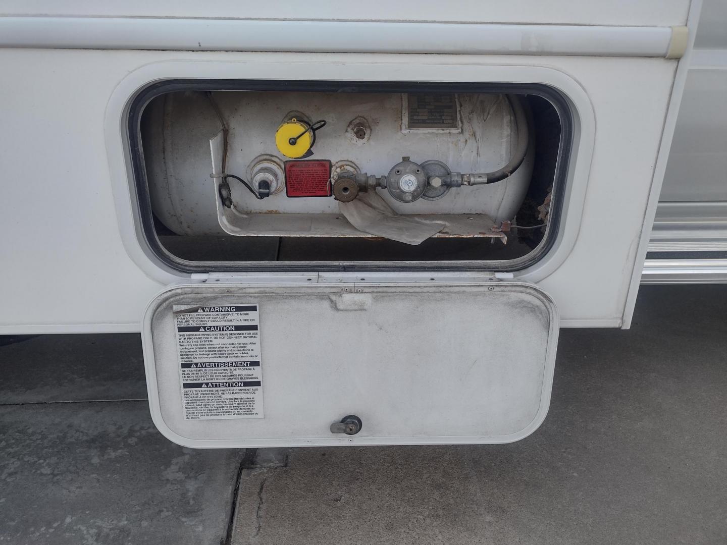 2012 White /BROWN Ford Econoline E450 (1FDXE4FS5BD) with an 6.8L V10 SOHC 20V engine, located at 17760 Hwy 62, Morris, OK, 74445, 35.609104, -95.877060 - SPRING TIME IS HERE WHAT BETTER WAY TO START YOUR TRAVELS IN THIS 2012 FORD E450 2WD FOREST RIVER SUNSEEKER 2860DS CLASS C MOTORHOME 30FT OVERALL. IT FEATURES THE TRITON 6.8L V10 ENGINE, KEYLESS ENTRY, CLOTH MANUAL SEATS, POWER WINDOWS, POWER LOCKS, POWER MIRRORS, CRUISE CONTROL, TOW HAUL MODE, BACK - Photo#67