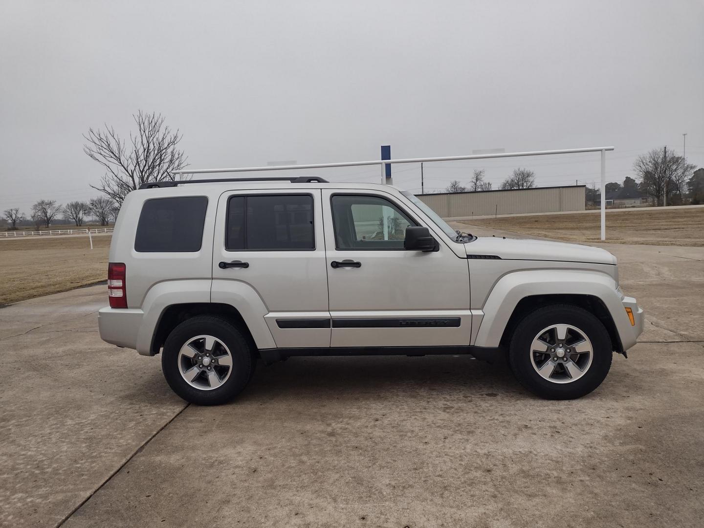 2009 Silver /TAN Jeep Liberty Sport 4WD (1J8GN28K99W) with an 3.7L V6 SOHC 12V engine, 4-Speed Automatic Overdrive transmission, located at 17760 Hwy 62, Morris, OK, 74445, (918) 733-4887, 35.609104, -95.877060 - Photo#3