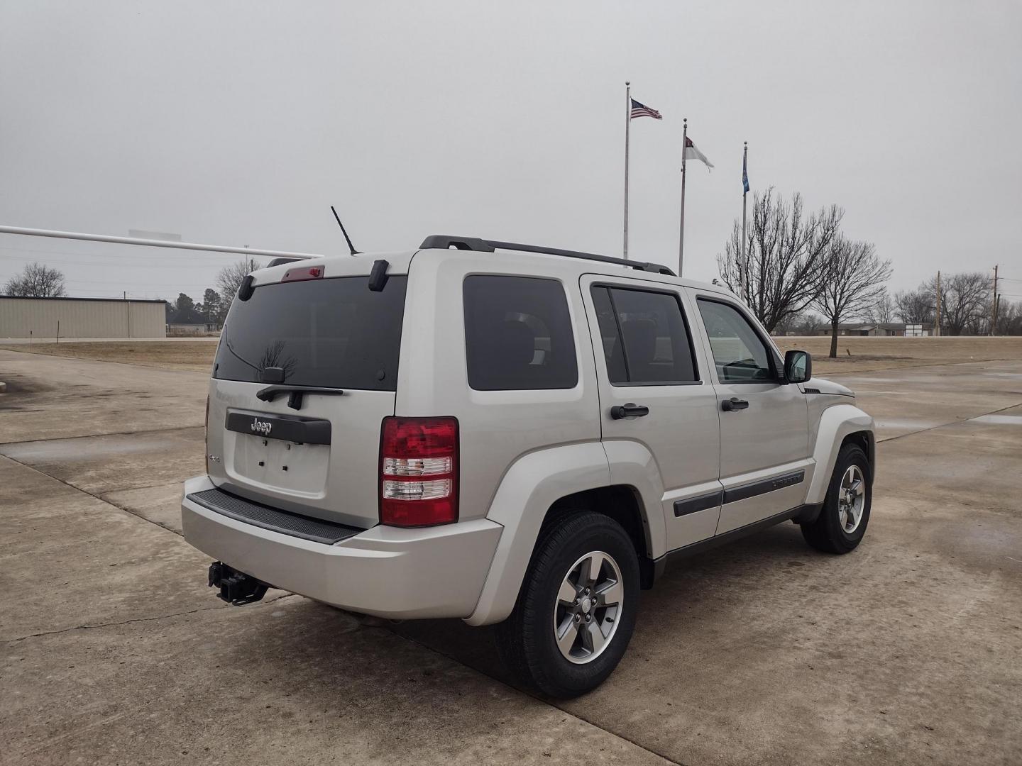 2009 Silver /TAN Jeep Liberty Sport 4WD (1J8GN28K99W) with an 3.7L V6 SOHC 12V engine, 4-Speed Automatic Overdrive transmission, located at 17760 Hwy 62, Morris, OK, 74445, (918) 733-4887, 35.609104, -95.877060 - Photo#4
