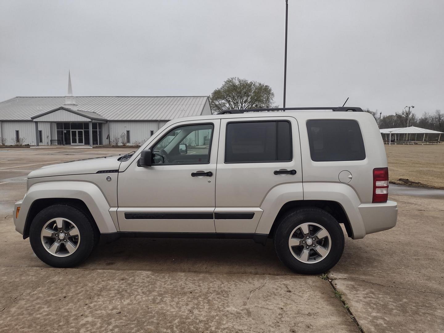 2009 Silver /TAN Jeep Liberty Sport 4WD (1J8GN28K99W) with an 3.7L V6 SOHC 12V engine, 4-Speed Automatic Overdrive transmission, located at 17760 Hwy 62, Morris, OK, 74445, (918) 733-4887, 35.609104, -95.877060 - Photo#7