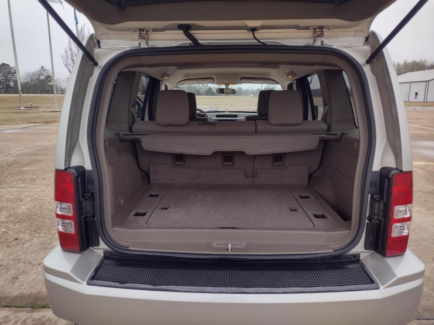 2009 Silver /TAN Jeep Liberty Sport 4WD (1J8GN28K99W) with an 3.7L V6 SOHC 12V engine, 4-Speed Automatic Overdrive transmission, located at 17760 Hwy 62, Morris, OK, 74445, (918) 733-4887, 35.609104, -95.877060 - Photo#18