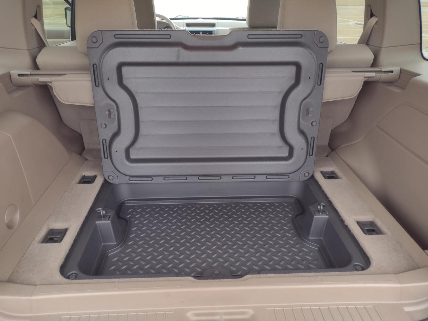 2009 Silver /TAN Jeep Liberty Sport 4WD (1J8GN28K99W) with an 3.7L V6 SOHC 12V engine, 4-Speed Automatic Overdrive transmission, located at 17760 Hwy 62, Morris, OK, 74445, (918) 733-4887, 35.609104, -95.877060 - Photo#19