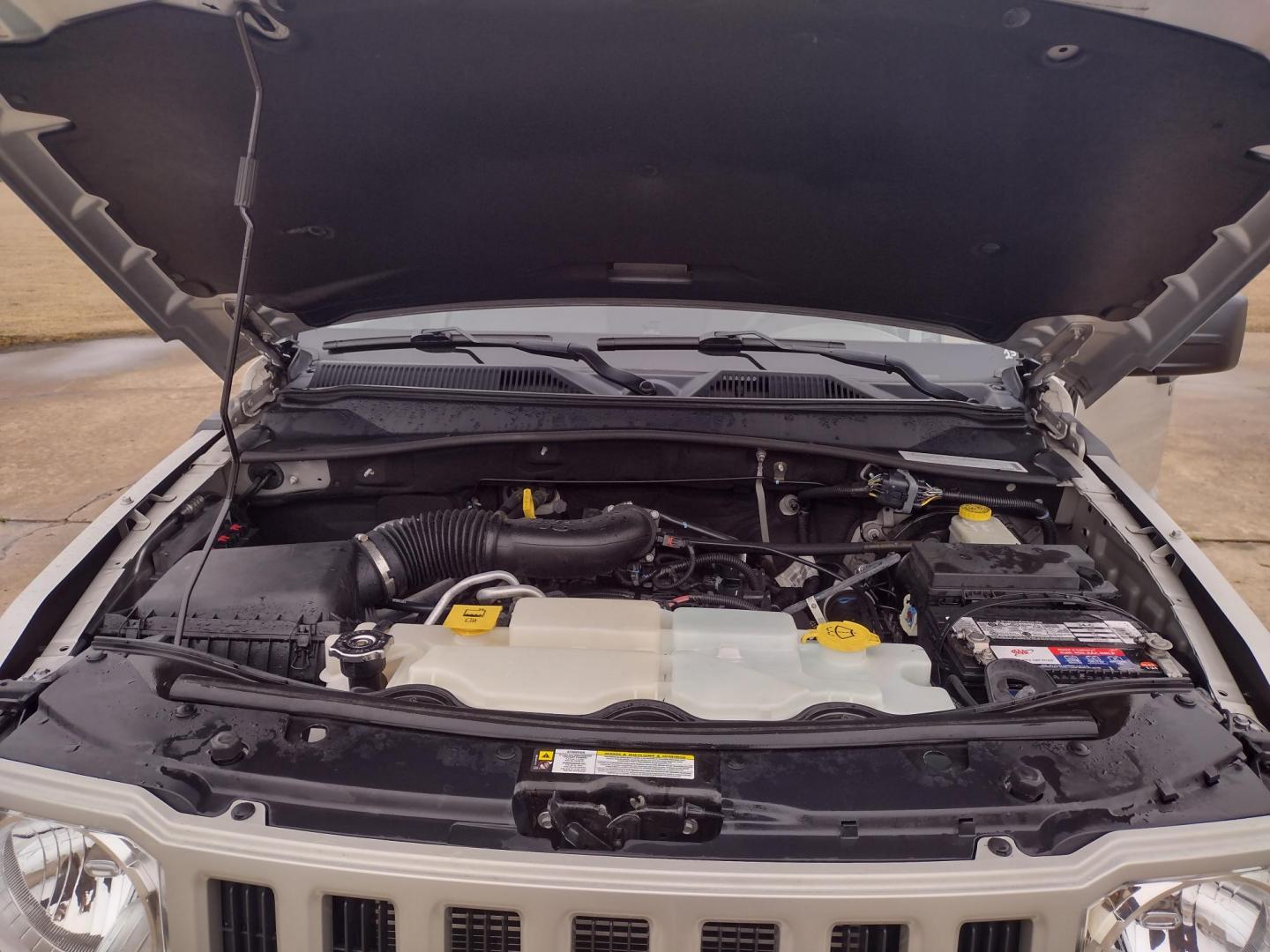 2009 Silver /TAN Jeep Liberty Sport 4WD (1J8GN28K99W) with an 3.7L V6 SOHC 12V engine, 4-Speed Automatic Overdrive transmission, located at 17760 Hwy 62, Morris, OK, 74445, (918) 733-4887, 35.609104, -95.877060 - Photo#23