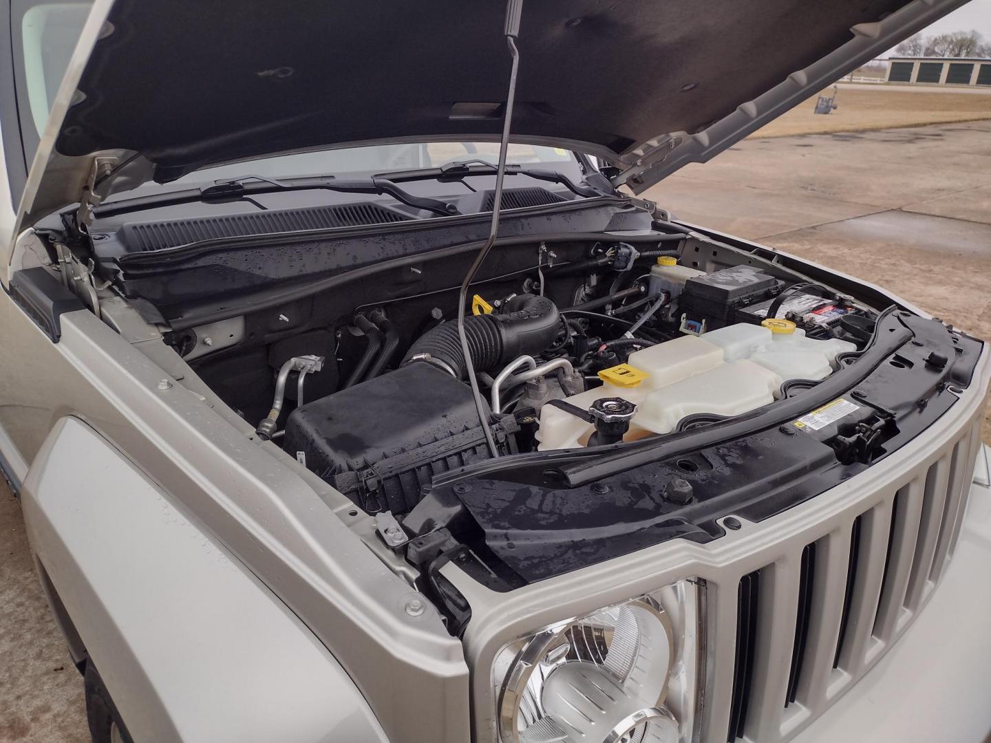 2009 Silver /TAN Jeep Liberty Sport 4WD (1J8GN28K99W) with an 3.7L V6 SOHC 12V engine, 4-Speed Automatic Overdrive transmission, located at 17760 Hwy 62, Morris, OK, 74445, (918) 733-4887, 35.609104, -95.877060 - Photo#24