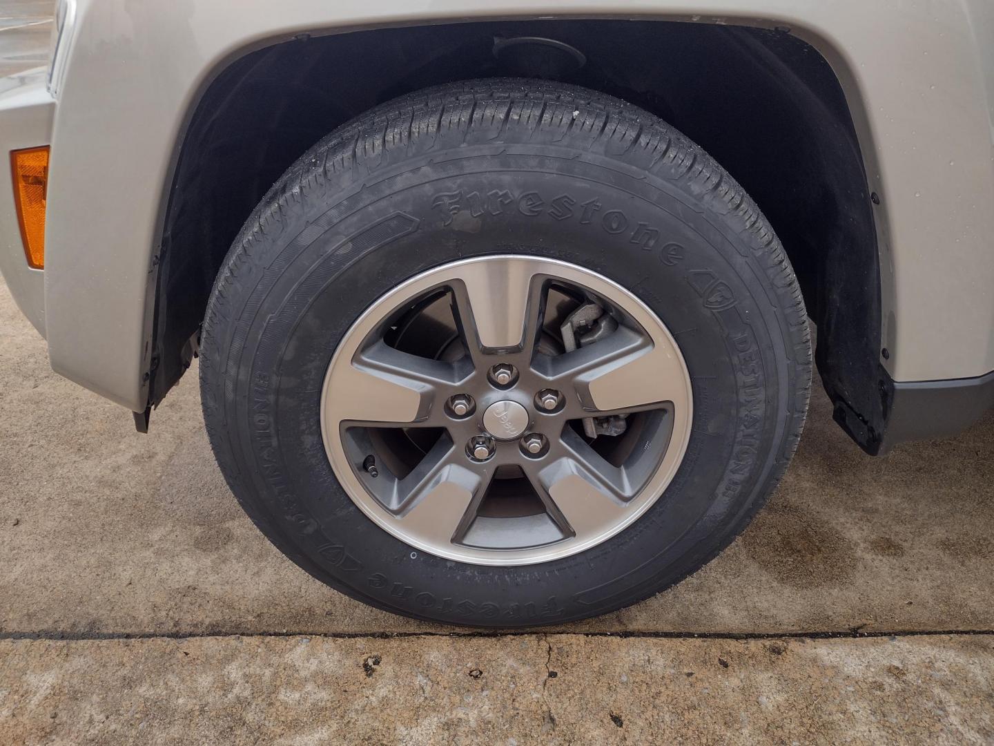 2009 Silver /TAN Jeep Liberty Sport 4WD (1J8GN28K99W) with an 3.7L V6 SOHC 12V engine, 4-Speed Automatic Overdrive transmission, located at 17760 Hwy 62, Morris, OK, 74445, (918) 733-4887, 35.609104, -95.877060 - Photo#27