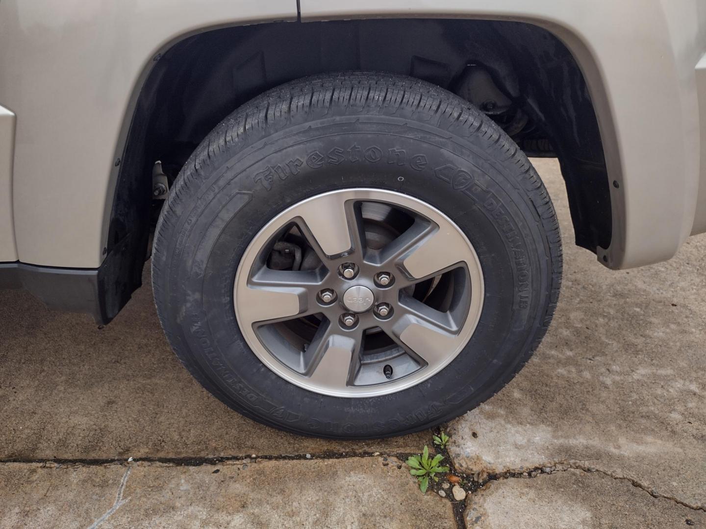 2009 Silver /TAN Jeep Liberty Sport 4WD (1J8GN28K99W) with an 3.7L V6 SOHC 12V engine, 4-Speed Automatic Overdrive transmission, located at 17760 Hwy 62, Morris, OK, 74445, (918) 733-4887, 35.609104, -95.877060 - Photo#28