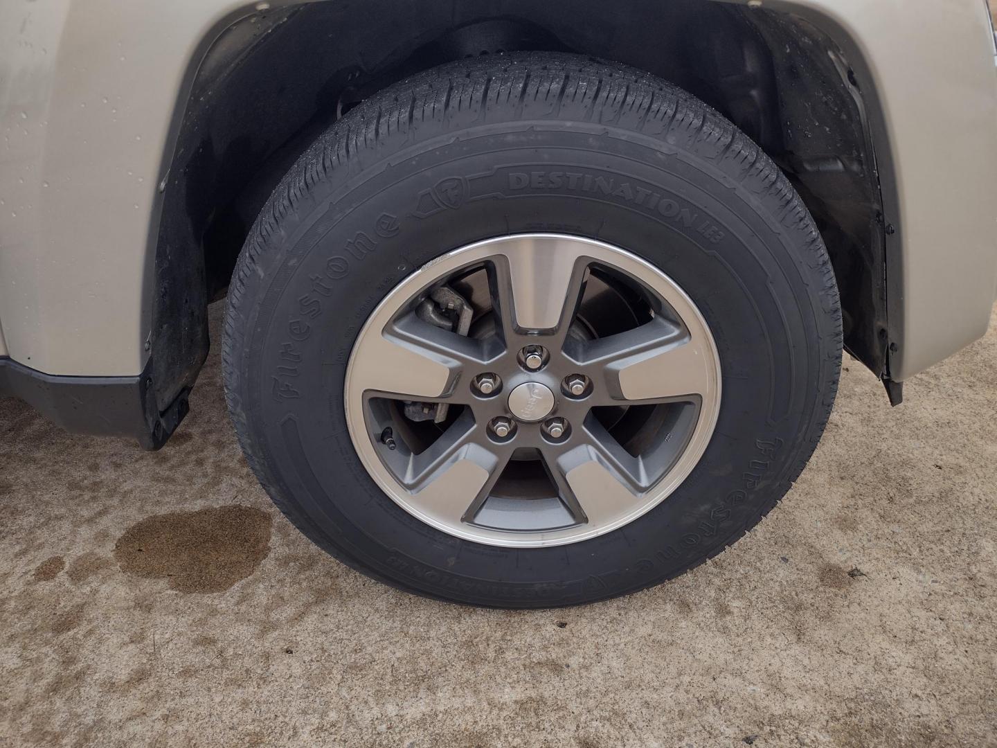 2009 Silver /TAN Jeep Liberty Sport 4WD (1J8GN28K99W) with an 3.7L V6 SOHC 12V engine, 4-Speed Automatic Overdrive transmission, located at 17760 Hwy 62, Morris, OK, 74445, (918) 733-4887, 35.609104, -95.877060 - Photo#30