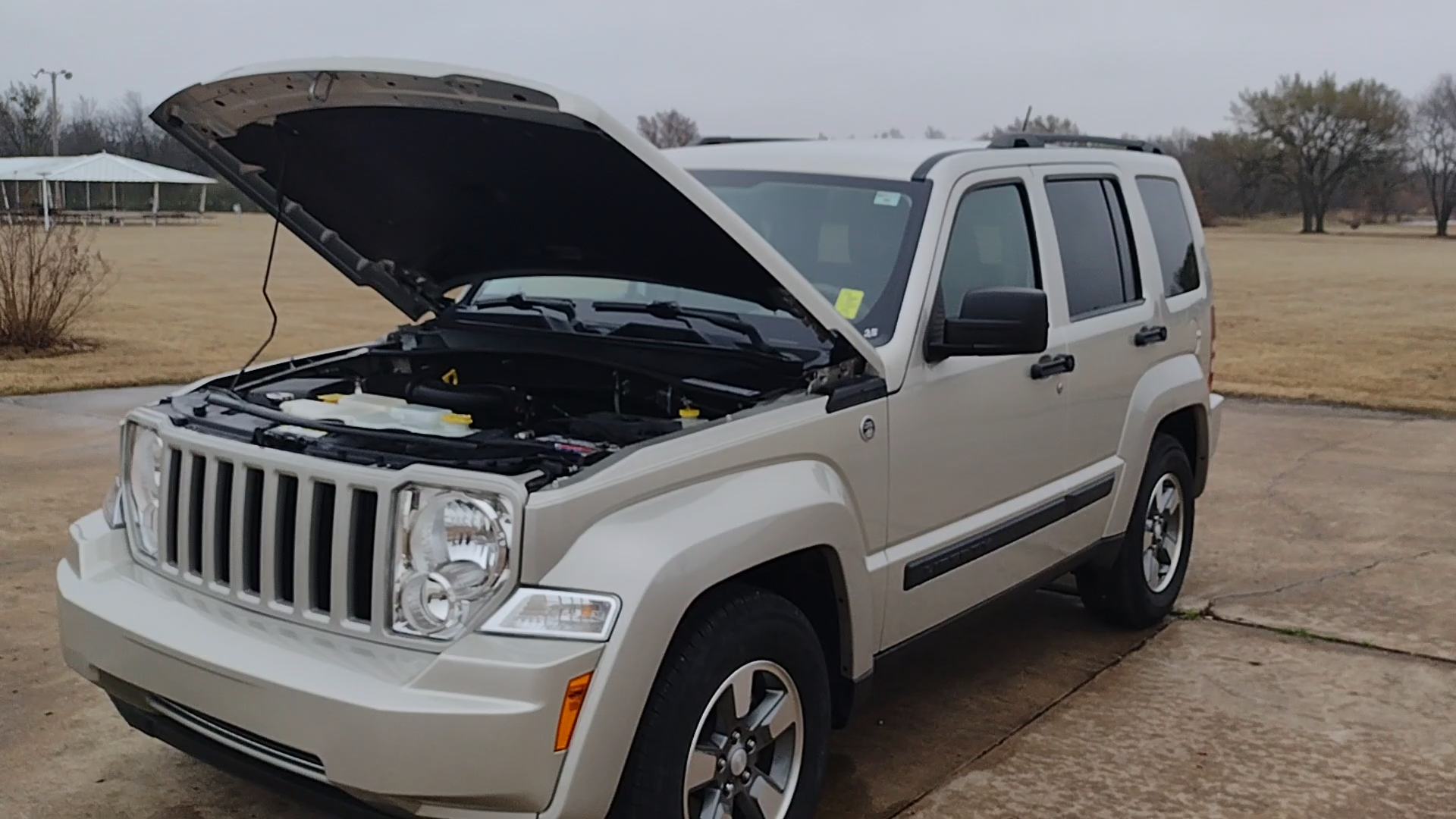 2009 Silver /TAN Jeep Liberty Sport 4WD (1J8GN28K99W) with an 3.7L V6 SOHC 12V engine, 4-Speed Automatic Overdrive transmission, located at 17760 Hwy 62, Morris, OK, 74445, (918) 733-4887, 35.609104, -95.877060 - 2009 JEEP LIBERTY SPORT 4WD HAS THE 3.7L V6 ENGINE. THIS FEATURES KEYLESS ENTRY, CLOTH MANUAL SEATS, POWER WINDOWS, POWER LOCKS, POWER MIRRORS, AM/FM RADIO, SIRIUS RADIO, CD PLAYER, AUXILIARY PORT, HANDS FREE CALLING, CRUISE CONTROL, TOW HAUL MODE, STORAGE COMPARTMENT, TRUNK COVER, AND TRAILER HITCH- Photo#33